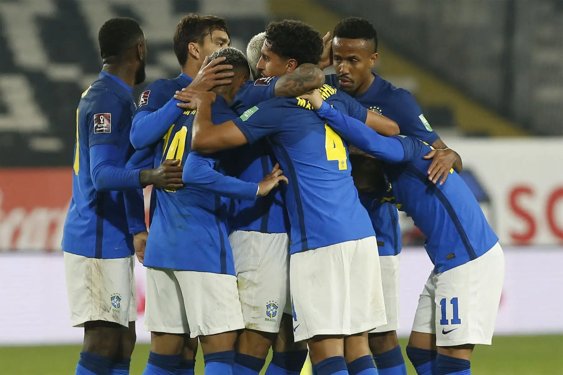 Everton Ribeiro de Brasil celebra con sus compañeros tras anotar contra Chile durante el partido de fútbol de clasificación sudamericano para la Copa Mundial de la FIFA Qatar 2022 en el Estadio Monumental de Santiago.
Foto: AFP