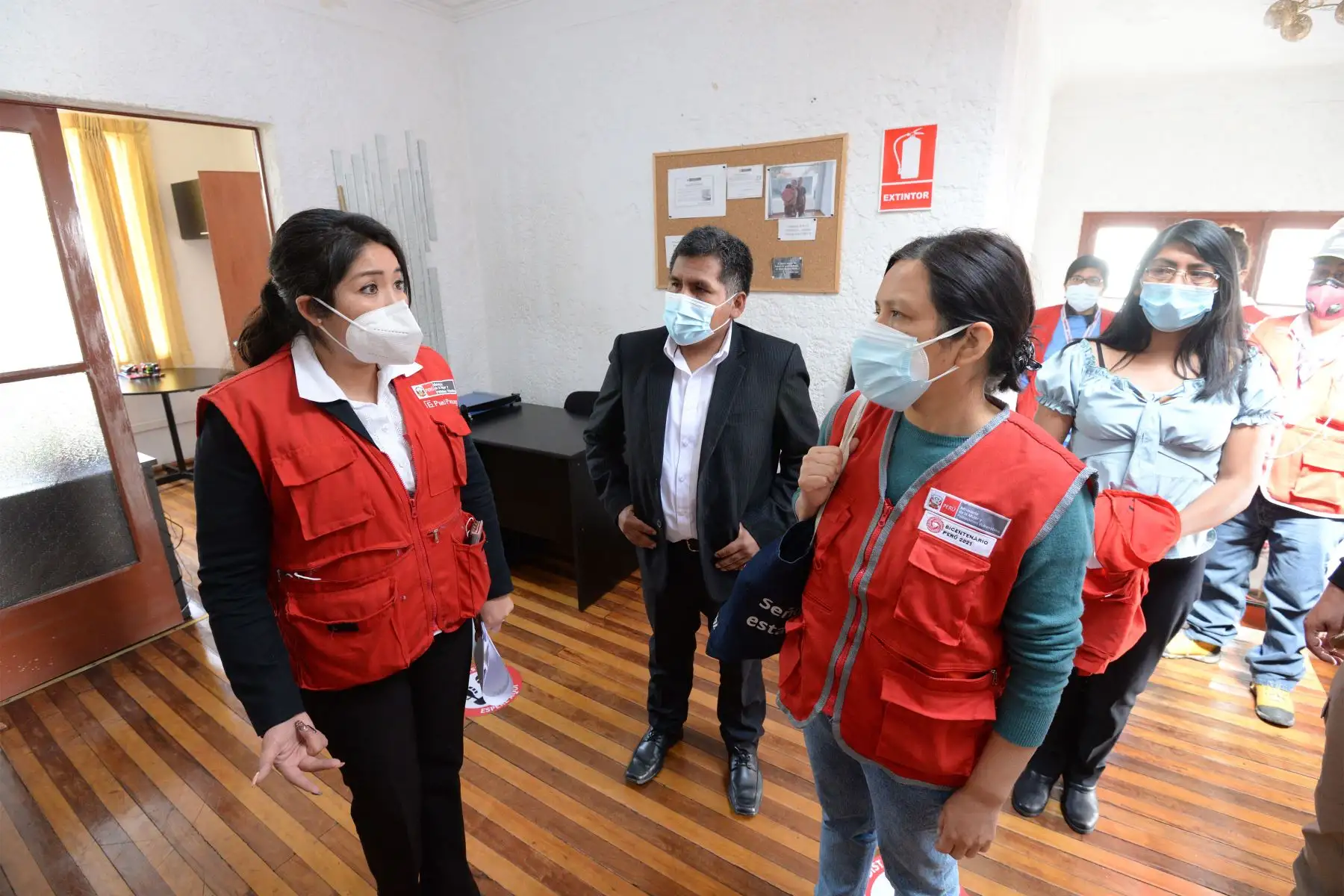 Ministra de la Mujer y Poblaciones Vulnerables, Anahí Durand, la congresista María Agüero y el congresista Jaime Quito visitan a la Unidad de Protección Especial (UPE) en Arequipa y se reúnen  con el equipo de profesionales del MIMP.
Foto: MIMP