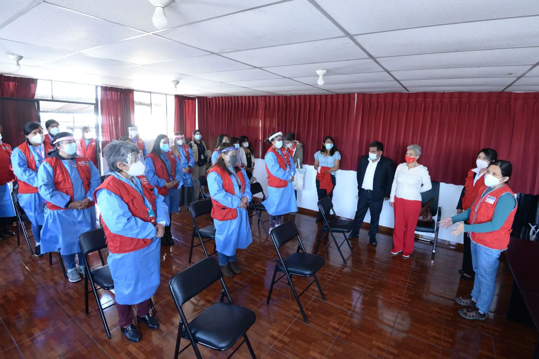 Ministra de la Mujer y Poblaciones Vulnerables, Anahí Durand, la congresista María Agüero y el congresista Jaime Quito visitan a la Unidad de Protección Especial (UPE) en Arequipa y se reúnen  con el equipo de profesionales del MIMP.
Foto: MIMP