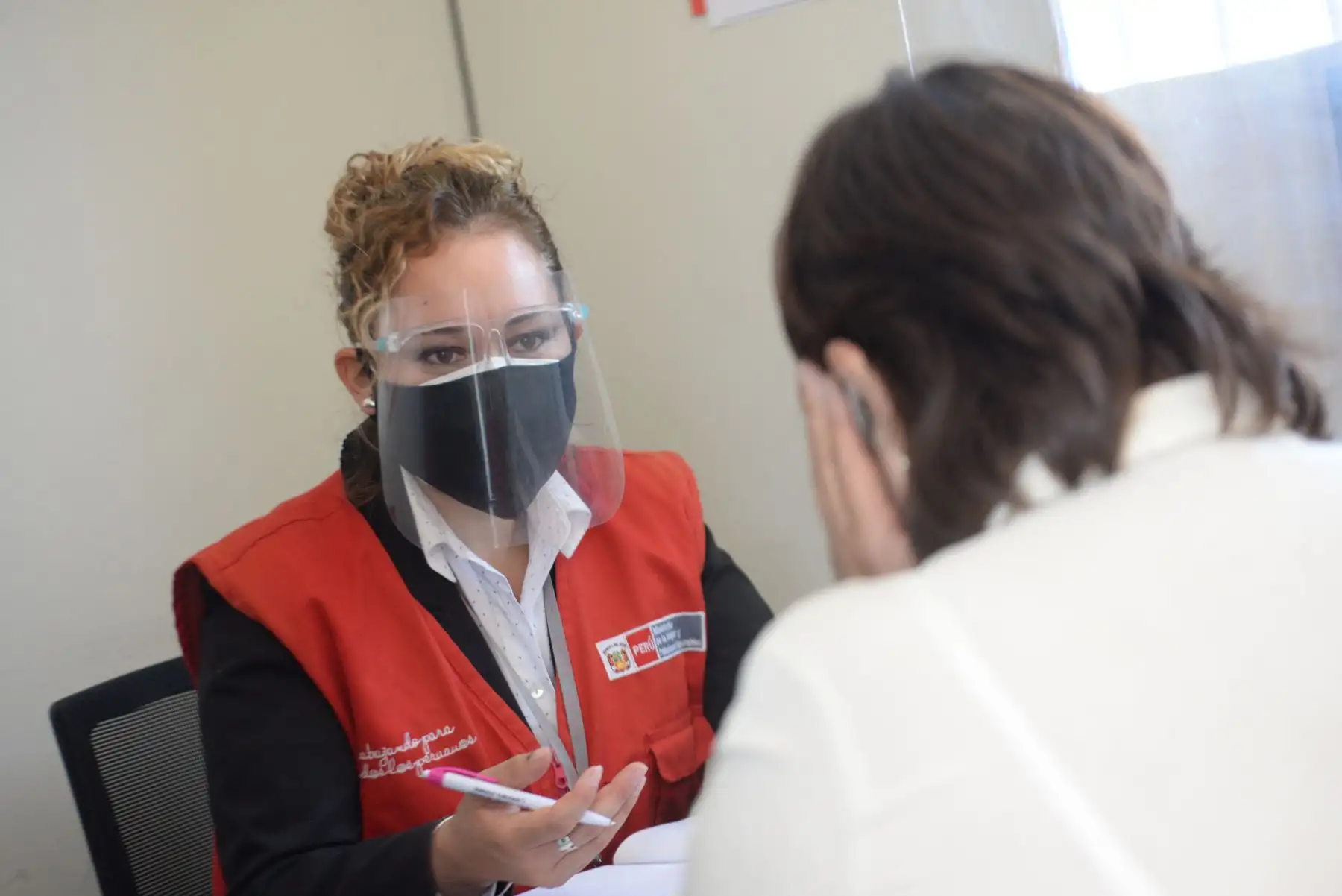 La ministra de la Mujer y Poblaciones Vulnerables, Anahí Durand realiza una visita de trabajo al Centro Emergencia Mujer (CEM) Miguel Grau, ubicado en el distrito de Paucarpata, en Arequipa.
Foto: MIMP
