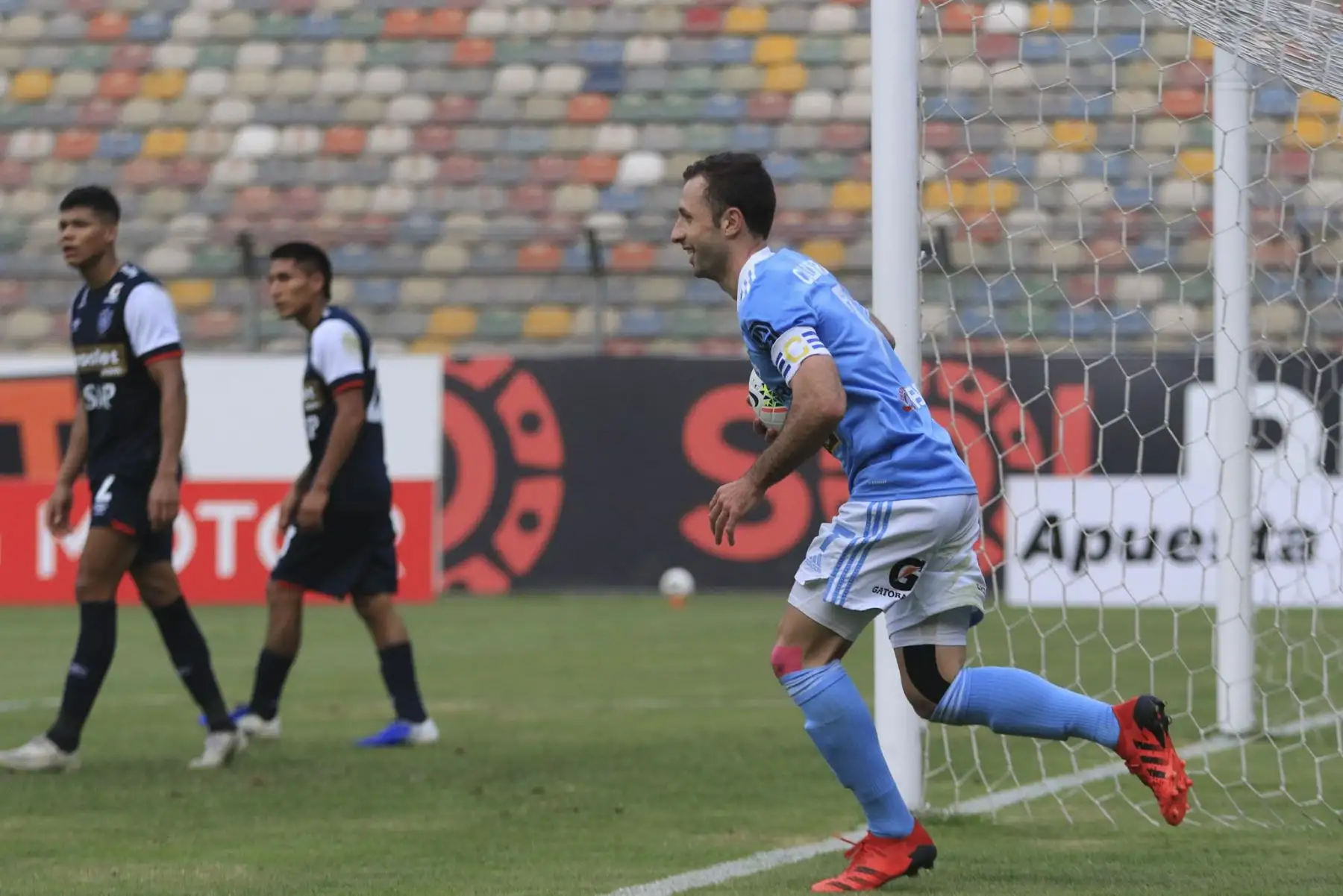 Horario Calcaterra de Sporting Cristal anota el 1-1 ante la Universidad San Martín durante partido por la segunda fecha de la Liga 1, en el Estadio Monumental. Foto: Liga 1