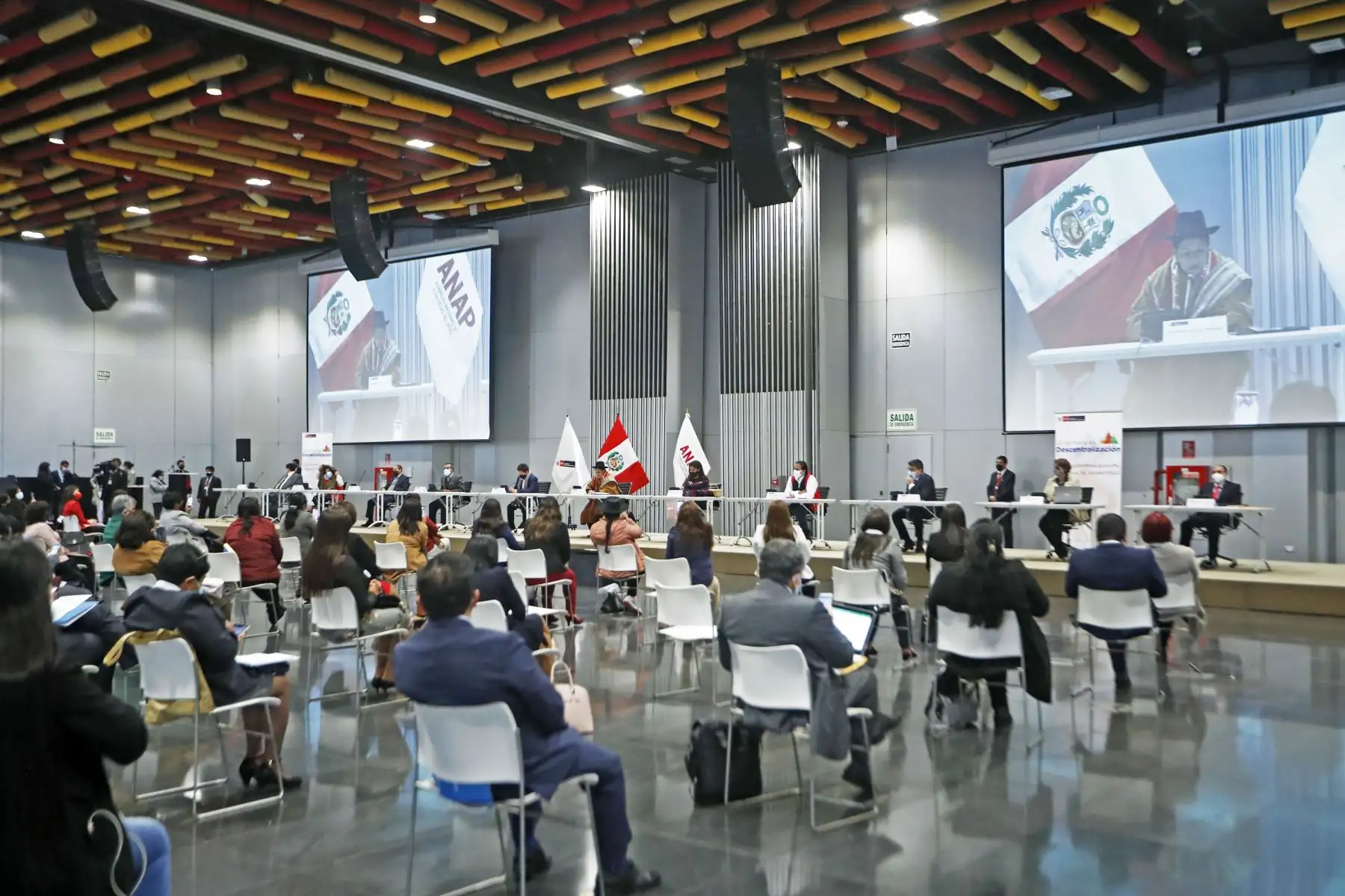 El presidente de la República, Pedro Castillo, acompañado de los ministros de estado participaron en la Reunión entre el Ejecutivo y las alcaldesas del Bicentenerio, en el Centro de Convenciones de Lima Foto: ANDINA/Presidencia Perú