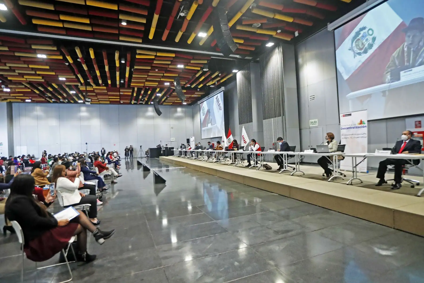 El presidente de la República, Pedro Castillo, acompañado de los ministros de estado participaron en la Reunión entre el Ejecutivo y las alcaldesas del Bicentenerio, en el Centro de Convenciones de Lima Foto: ANDINA/Presidencia Perú