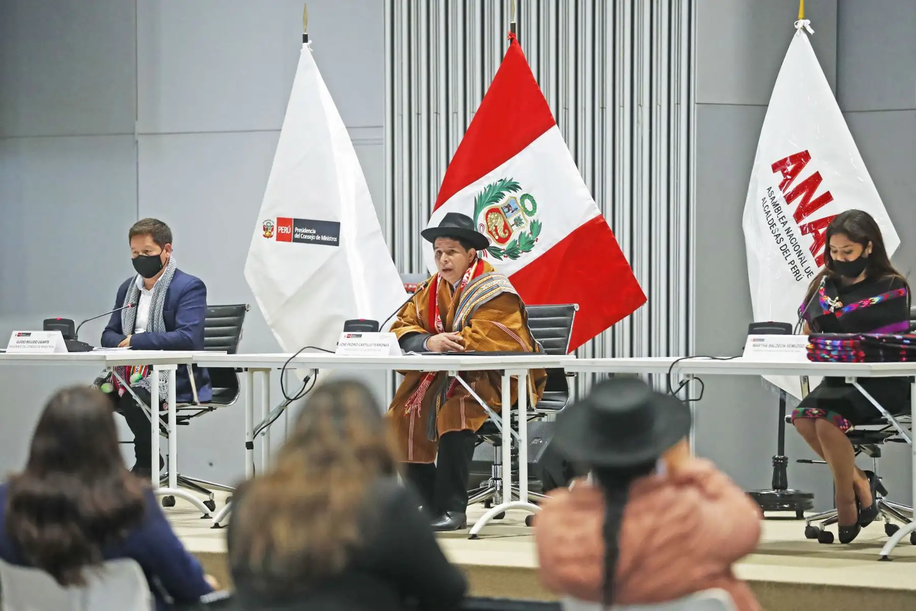 El presidente de la República, Pedro Castillo, acompañado de los ministros de estado participaron en la Reunión entre el Ejecutivo y las alcaldesas del Bicentenerio, en el Centro de Convenciones de Lima Foto: ANDINA/Presidencia Perú