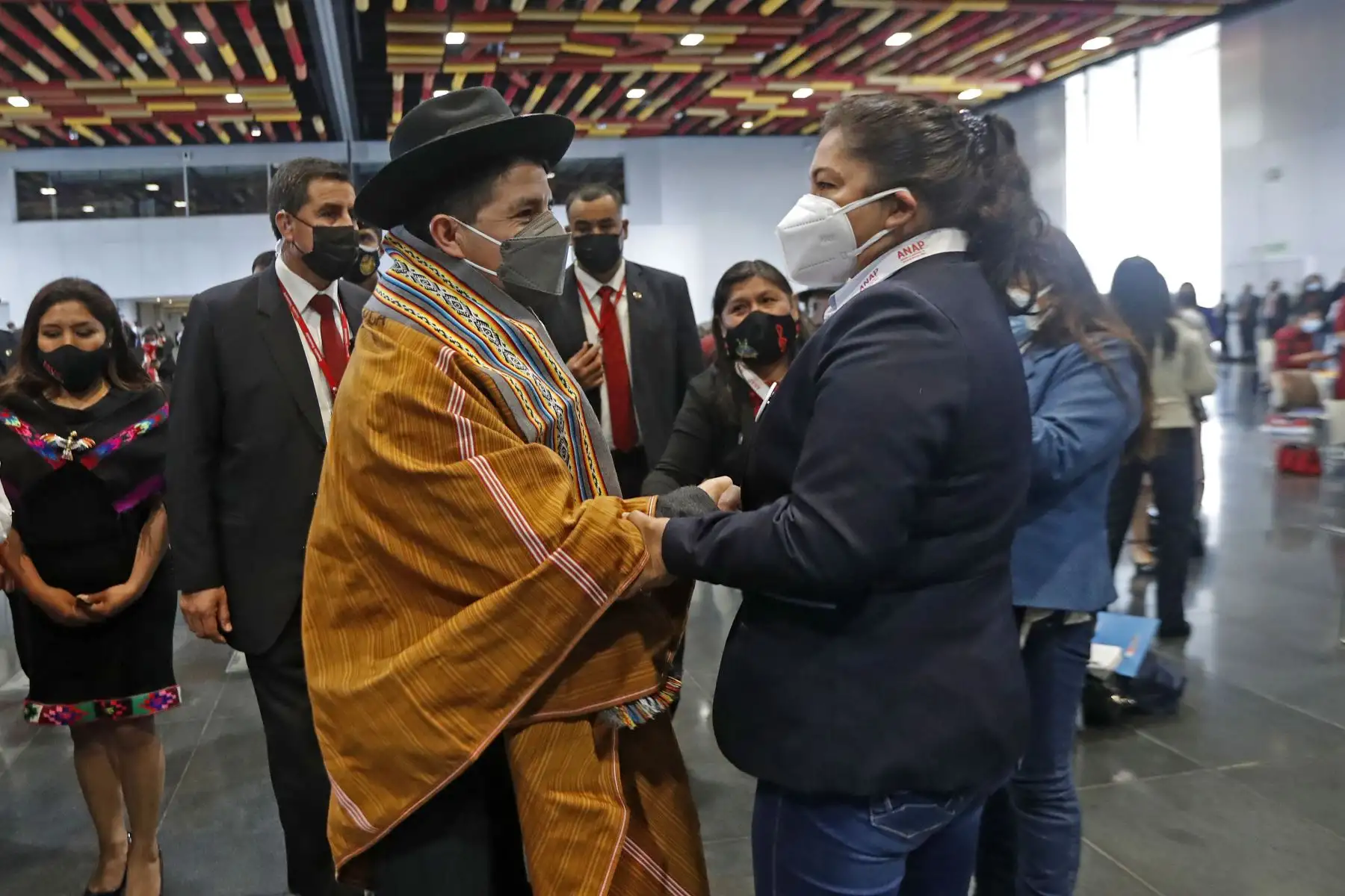 El presidente de la República, Pedro Castillo, acompañado de los ministros de estado participaron en la Reunión entre el Ejecutivo y las alcaldesas del Bicentenerio, en el Centro de Convenciones de Lima Foto: ANDINA/Presidencia Perú