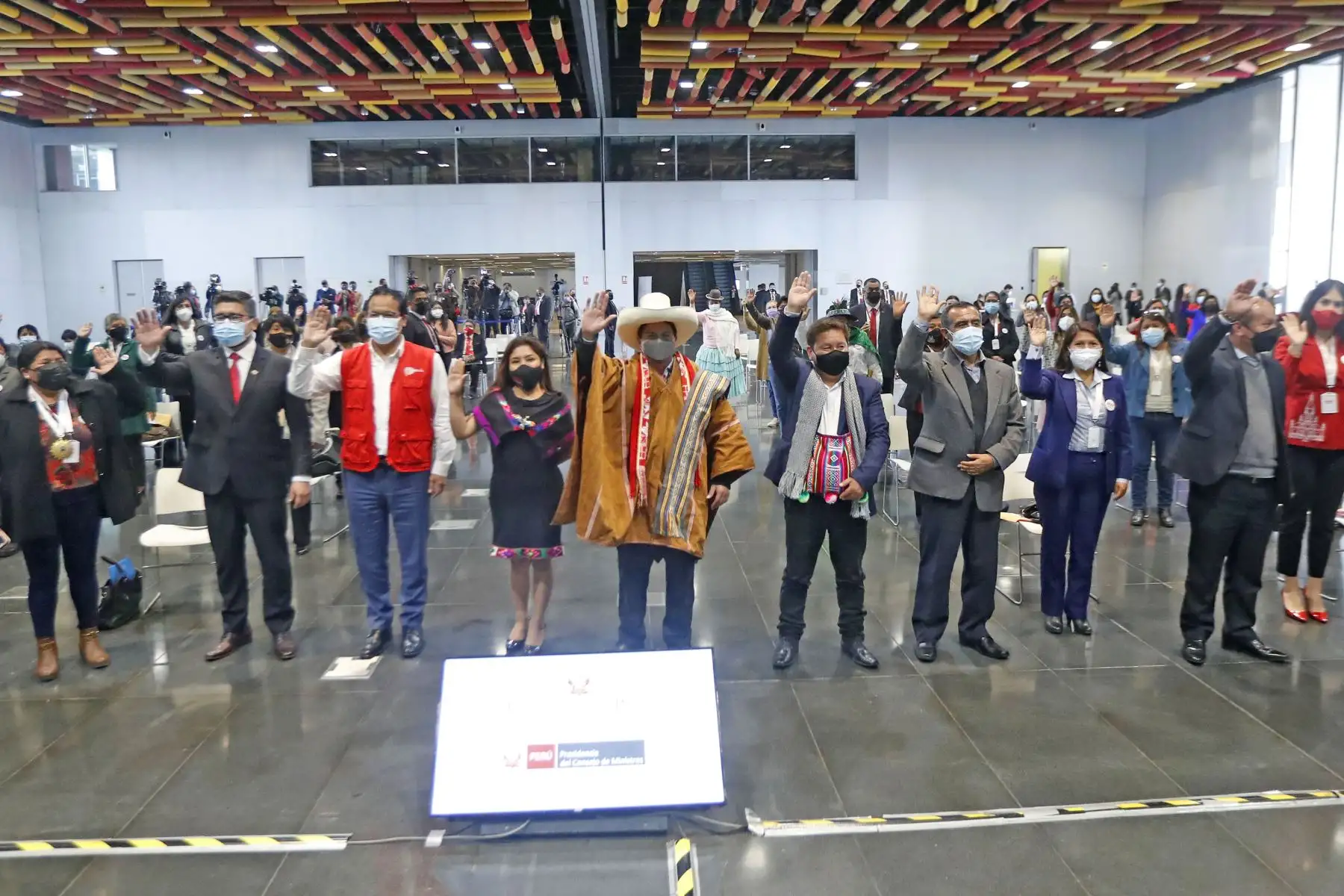 El presidente de la República, Pedro Castillo, acompañado de los ministros de estado participaron en la Reunión entre el Ejecutivo y las alcaldesas del Bicentenerio, en el Centro de Convenciones de Lima Foto: ANDINA/Presidencia Perú