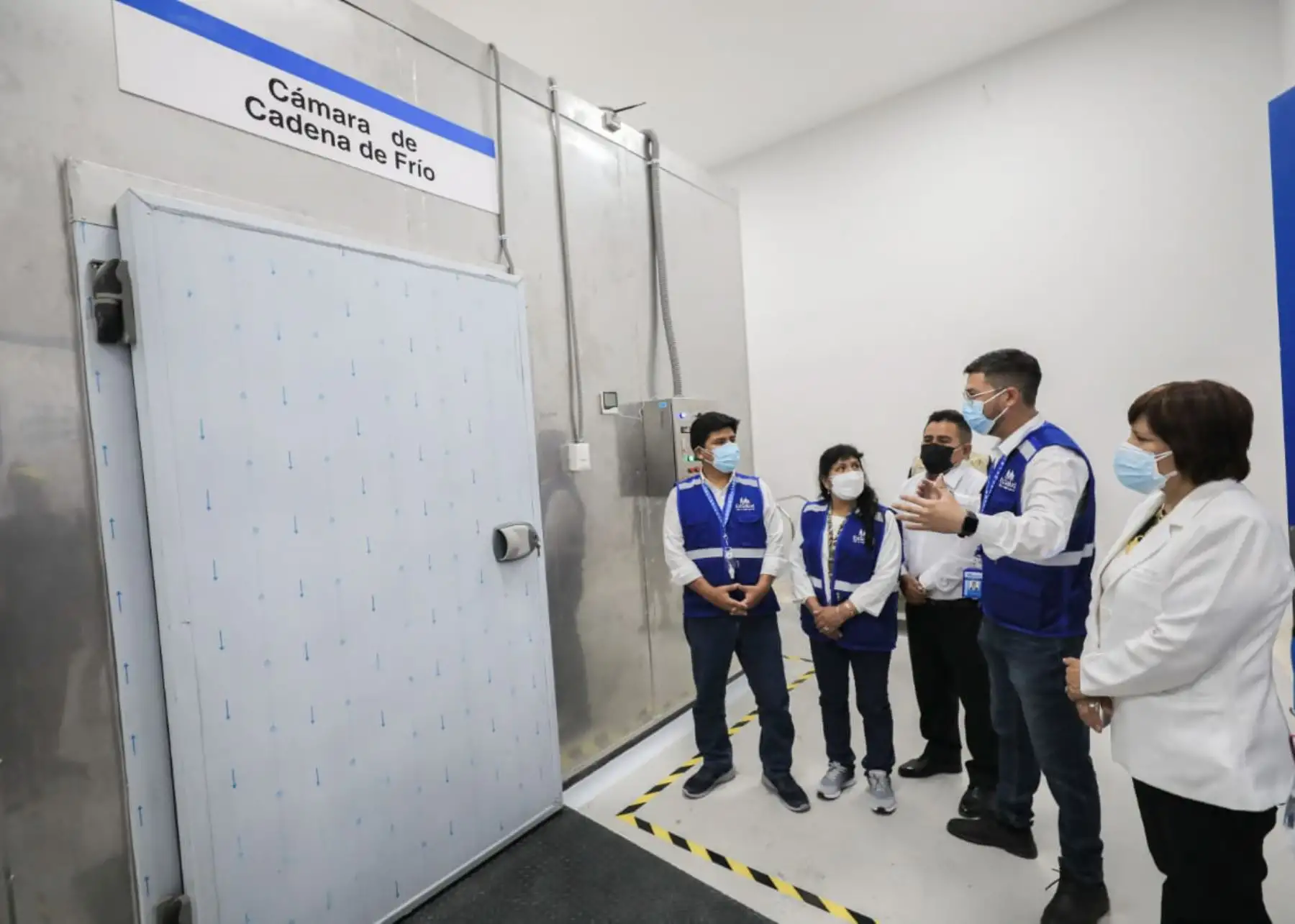EsSalud y Primera Dama, Lilia Paredes, inauguraron almacén para vacunas en Ica.