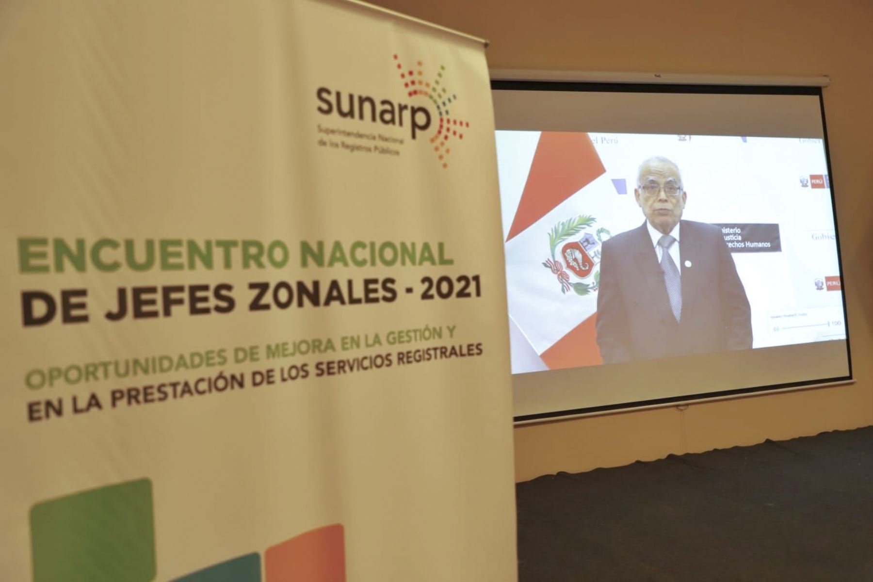 Ministro Aníbal Torres destacó el rol del servicio registral en la reactivación económica del país. Foto: difusión.