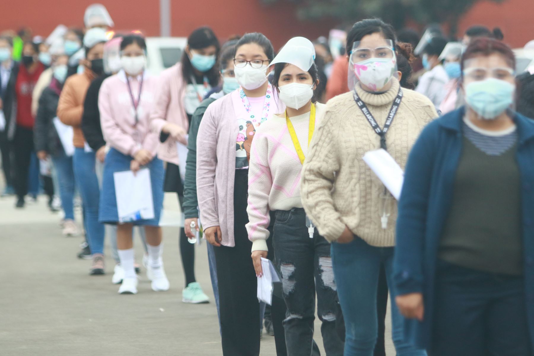 Postulantes a la UNMSM rinden primer examen de admisión acatando medidas de bioseguridad frente a la pandemia. Foto: ANDINA/Jhonel Rodríguez