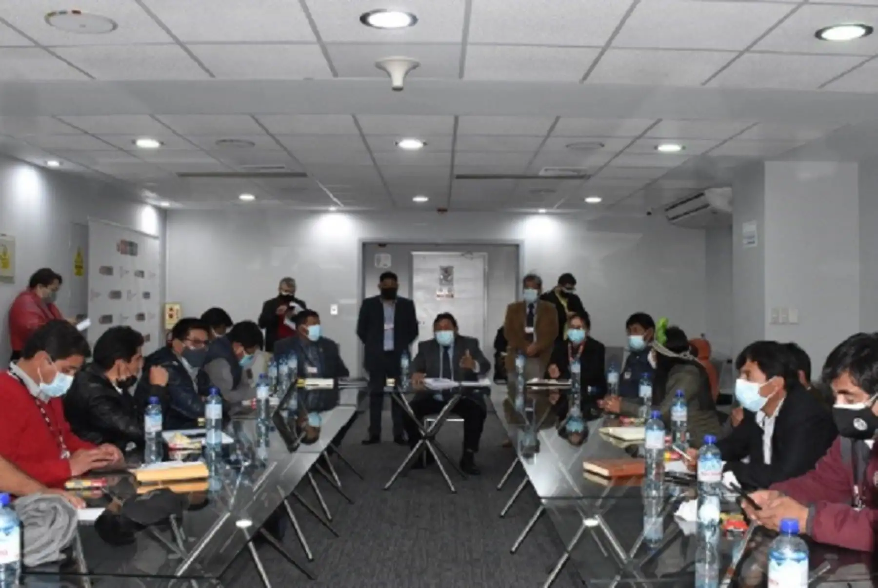 El viceministro de Prestaciones Sociales del Ministerio de Desarrollo e Inclusión Social (Midis), William Contreras, sostuvo una reunión de coordinación con más de 20 alcaldes de la provincia de Paruro (Cusco), Condorcanqui (Amazonas), Cotaruse (Apurímac) y distritos de la rontera en Loreto, para mejorar las intervenciones de los programas sociales en dichas regiones. Foto: Midis.