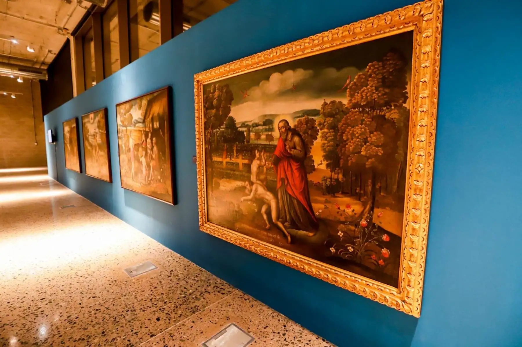 Desde que el Museo Nacional del Perú  fue abierto al público, el 27 pasado de julio, los visitantes que han disfrutado de las tres muestras temporales expuestas, manifiestan un especial interés por la historia de los textiles Paracas, cuadros al óleo del siglo XVII y piezas de oro moche. Foto: ANDINA/Mincul