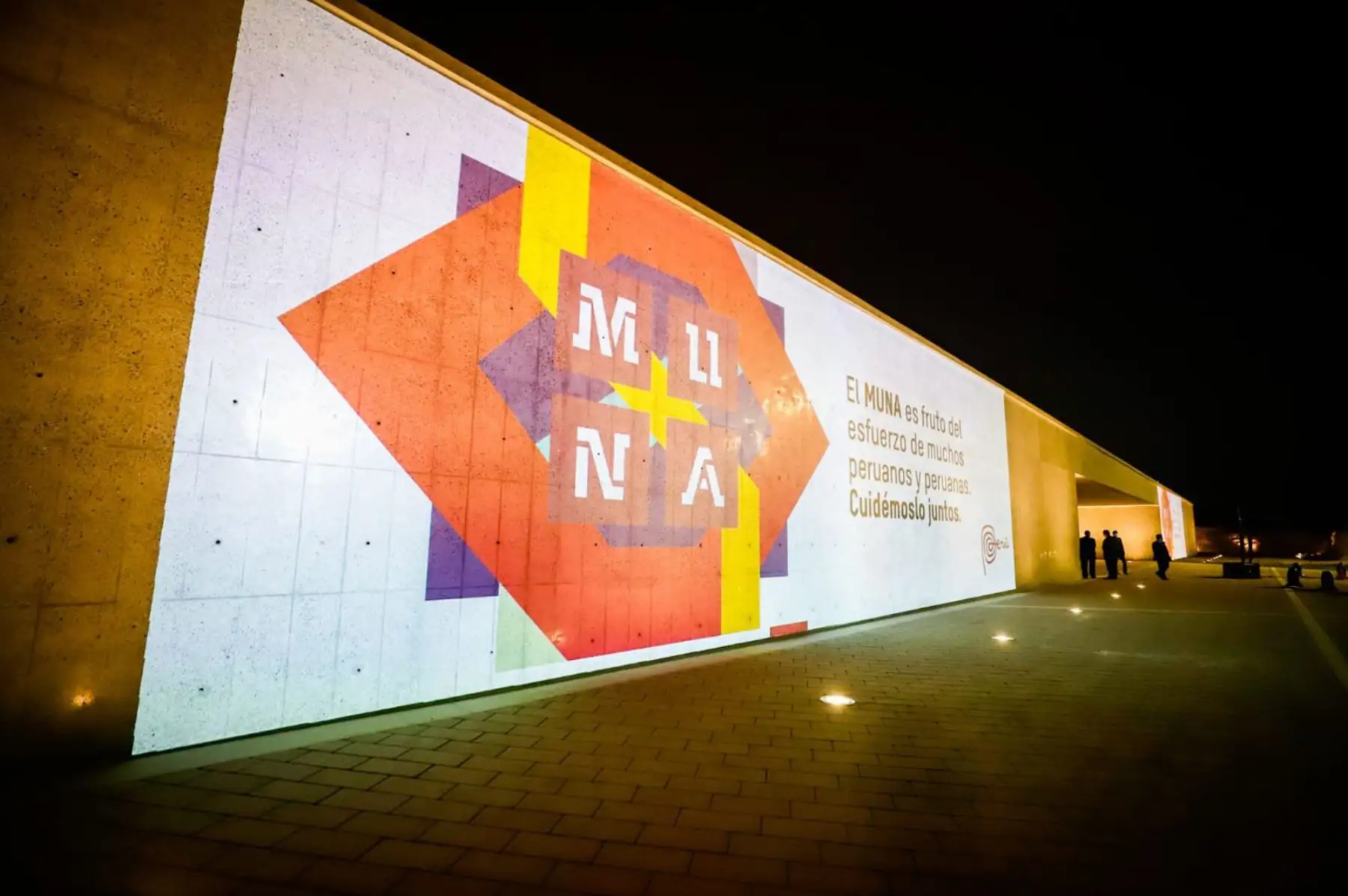 Desde que el Museo Nacional del Perú  fue abierto al público, el 27 pasado de julio, los visitantes que han disfrutado de las tres muestras temporales expuestas, manifiestan un especial interés por la historia de los textiles Paracas, cuadros al óleo del siglo XVII y piezas de oro moche. Foto: ANDINA/Mincul