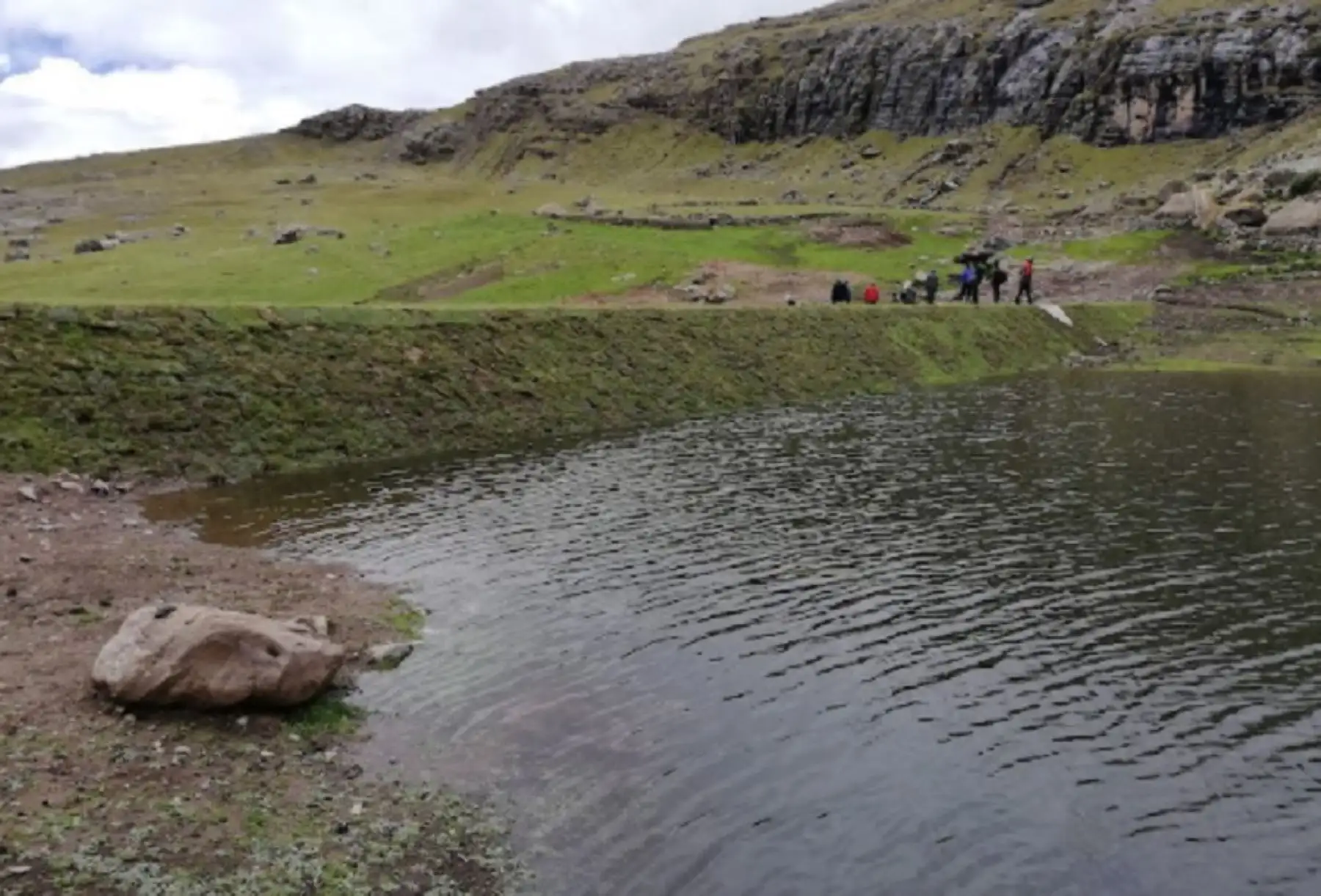 Estrategia Siembra y Cosecha de Agua construyó este año 59 qochas en zonas altoandinas de Ayacucho. ANDINA/Difusión