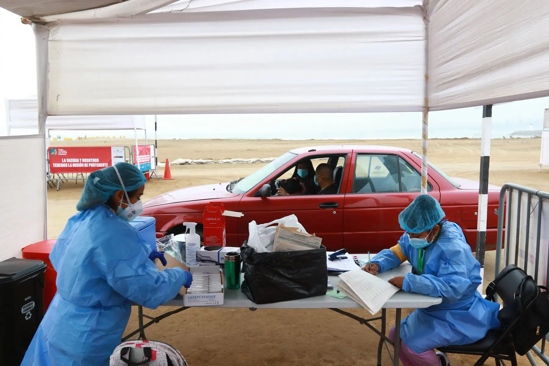 Inició del séptimo Vacunatón contra la covid-19, en el centro de inmunización playa Agua Dulce, en Chorrillos. Foto: ANDINA/Jhonel Rodríguez