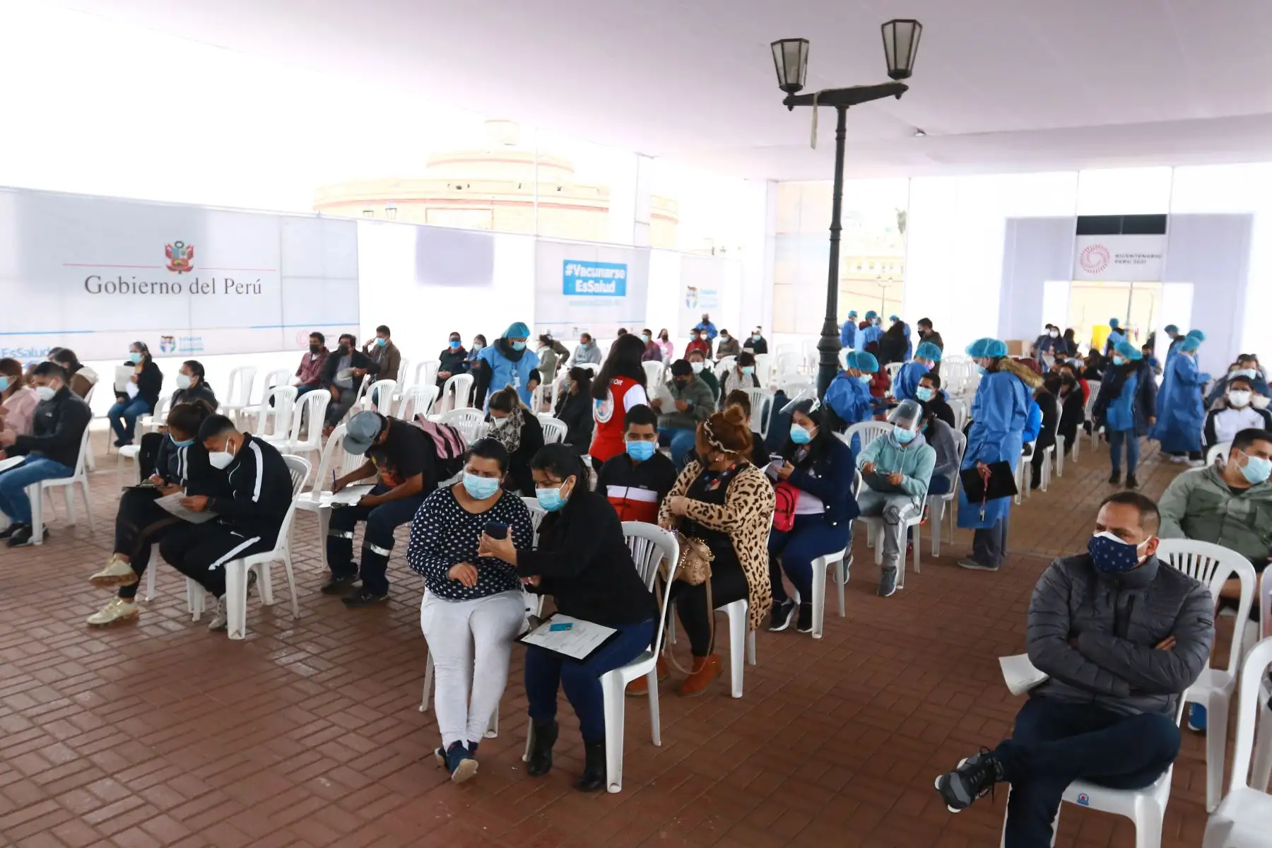 Inició del séptimo Vacunatón contra la covid-19, en el centro de inmunización del Real Felipe, en el Callao. Foto: ANDINA/Jhonel Rodríguez
