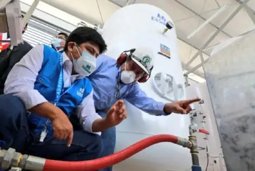Con una capacidad de producción diaria de hasta 100 balones de oxígeno al día, en beneficio de pacientes moderados y leves por Covid-19, hoy empezó a operar una planta de producción de oxígeno medicinal, considerada la más grande la zona sur del país.