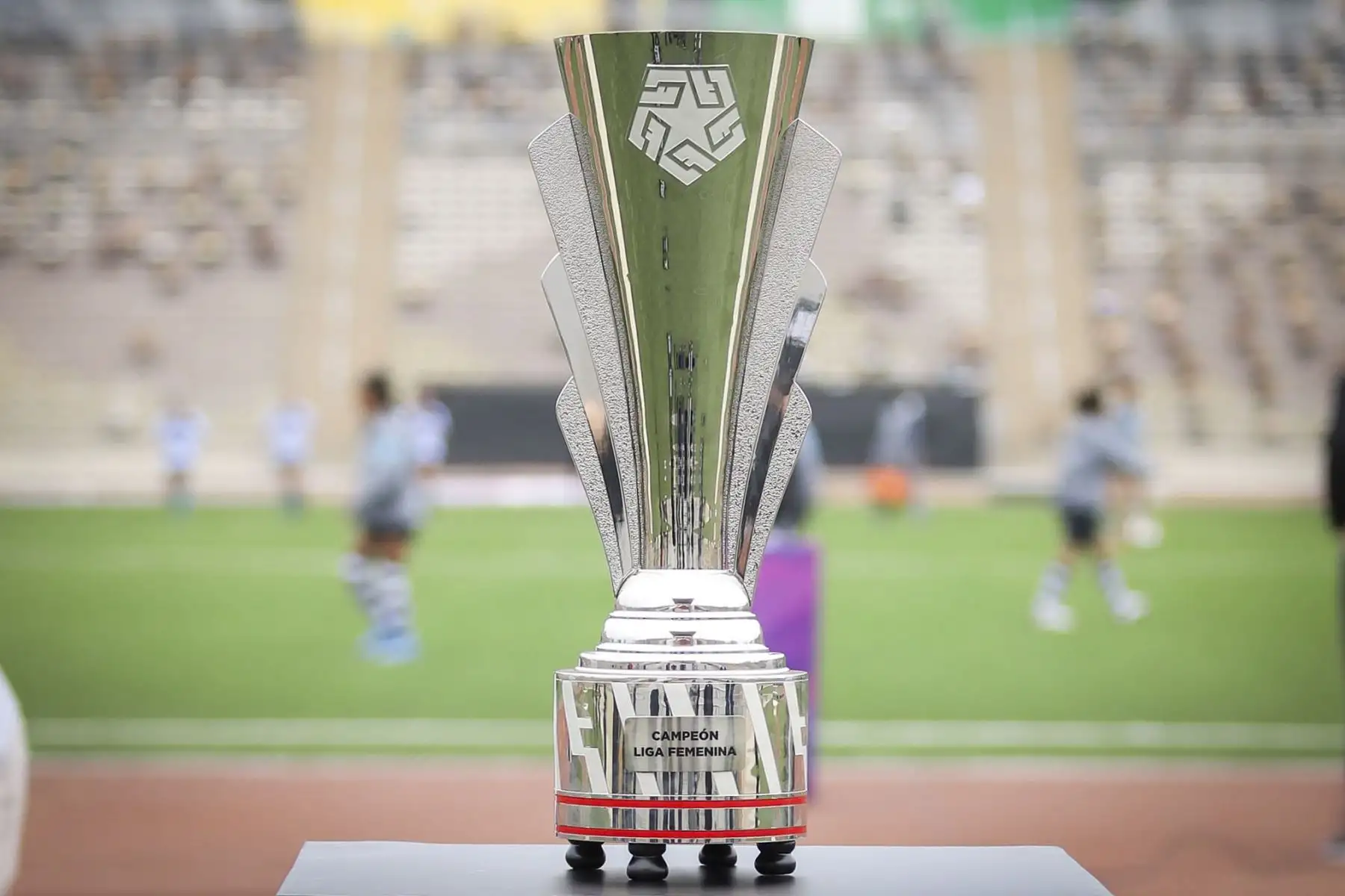 Alianza Lima y Universitario de Deportes disputan la final de la LIga Femenina 2021 en el estadio de la UNMSM.
Foto: Liga Femenina FPF