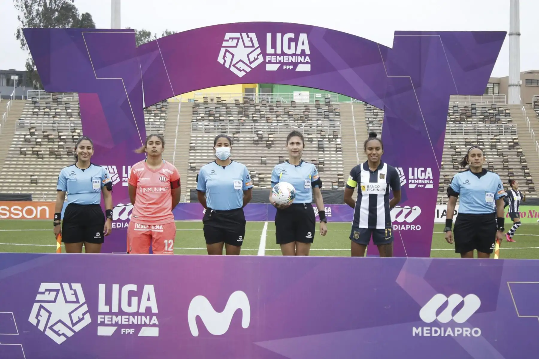Alianza Lima y Universitario de Deportes disputan la final de la LIga Femenina 2021 en el estadio de la UNMSM.
Foto: Liga Femenina FPF