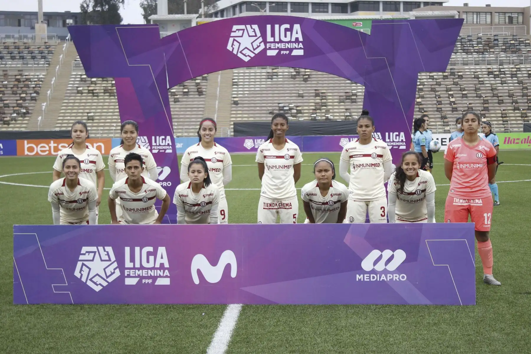 Alianza Lima y Universitario de Deportes disputan la final de la LIga Femenina 2021 en el estadio de la UNMSM.
Foto: Liga Femenina FPF