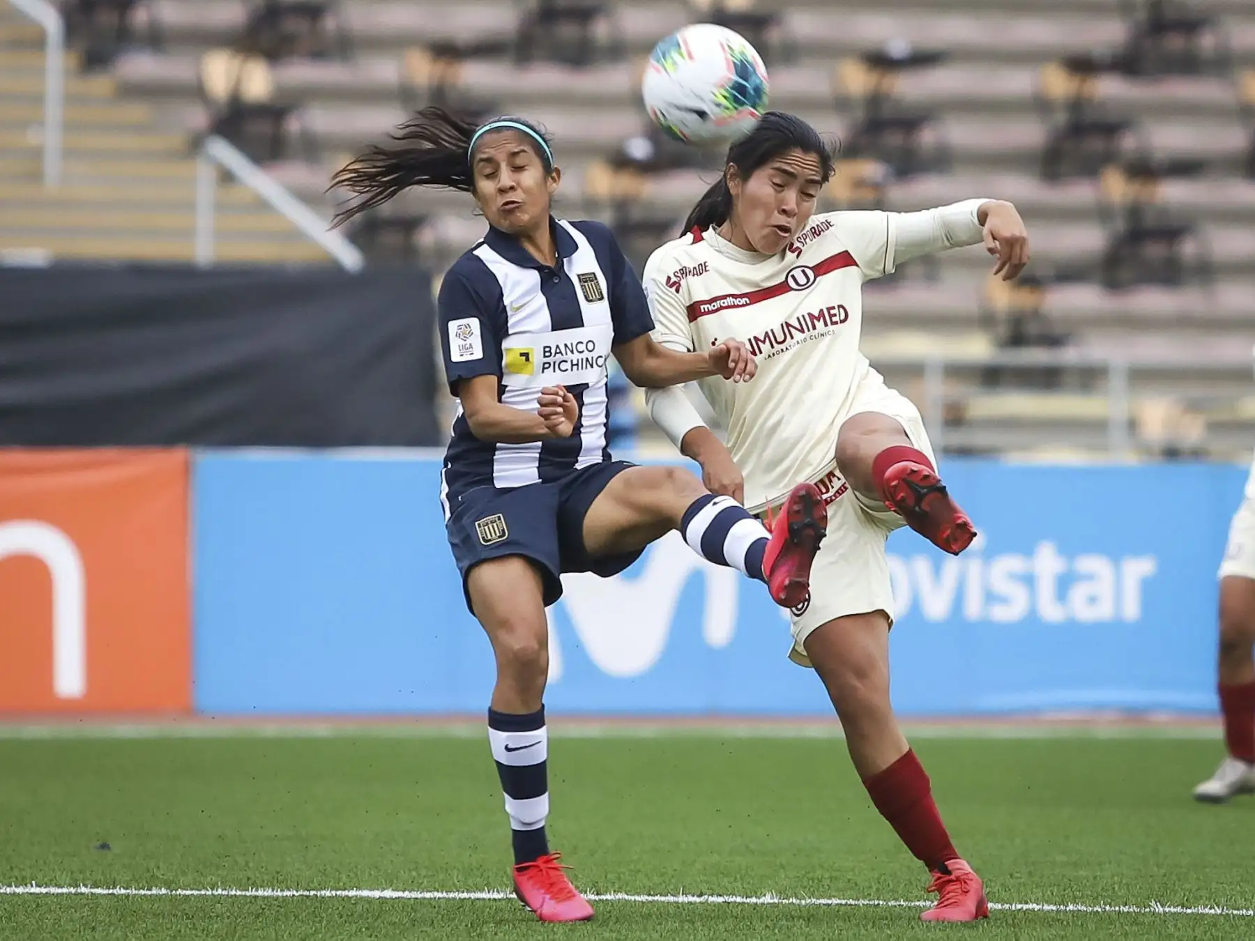 Alianza Lima y Universitario de Deportes disputan la final de la LIga Femenina 2021 en el estadio de la UNMSM.
Foto: Liga Femenina FPF