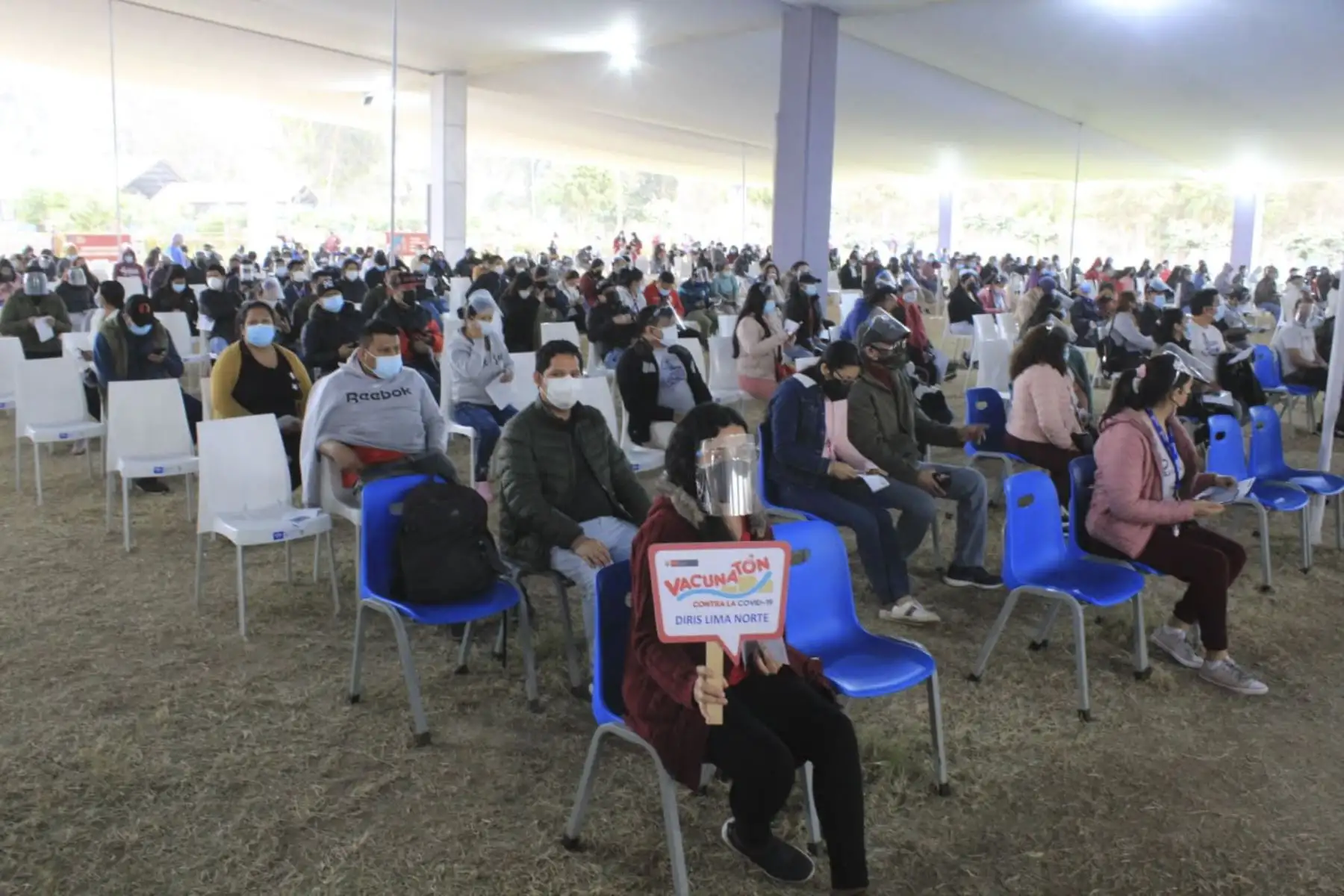 Continúa vacunación para personas de 32 años a más en la región de Lima, serán inmunizadas contra la covid-19.  Nuevas estrategias de protección contra el virus como más puntos de inmunización y horarios de atención extendido en algunas regiones se irán implementando en el transcurso de los días. Foto: ANDINA/Minsa