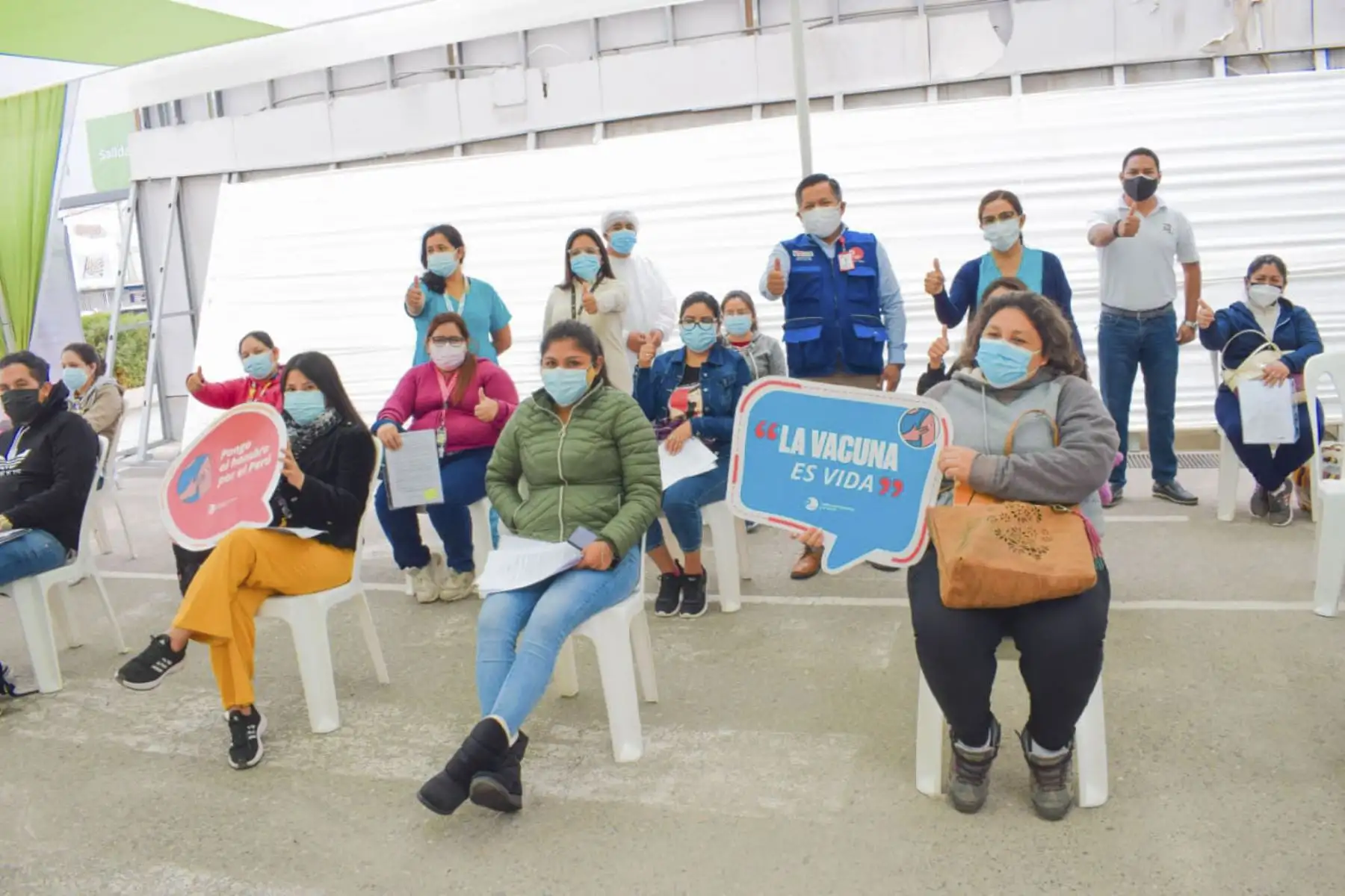 Continúa vacunación para personas de 32 años a más en la región de Piura, serán inmunizadas contra la covid-19.  Nuevas estrategias de protección contra el virus como más puntos de inmunización y horarios de atención extendido en algunas regiones se irán implementando en el transcurso de los días. Foto: ANDINA/Minsa