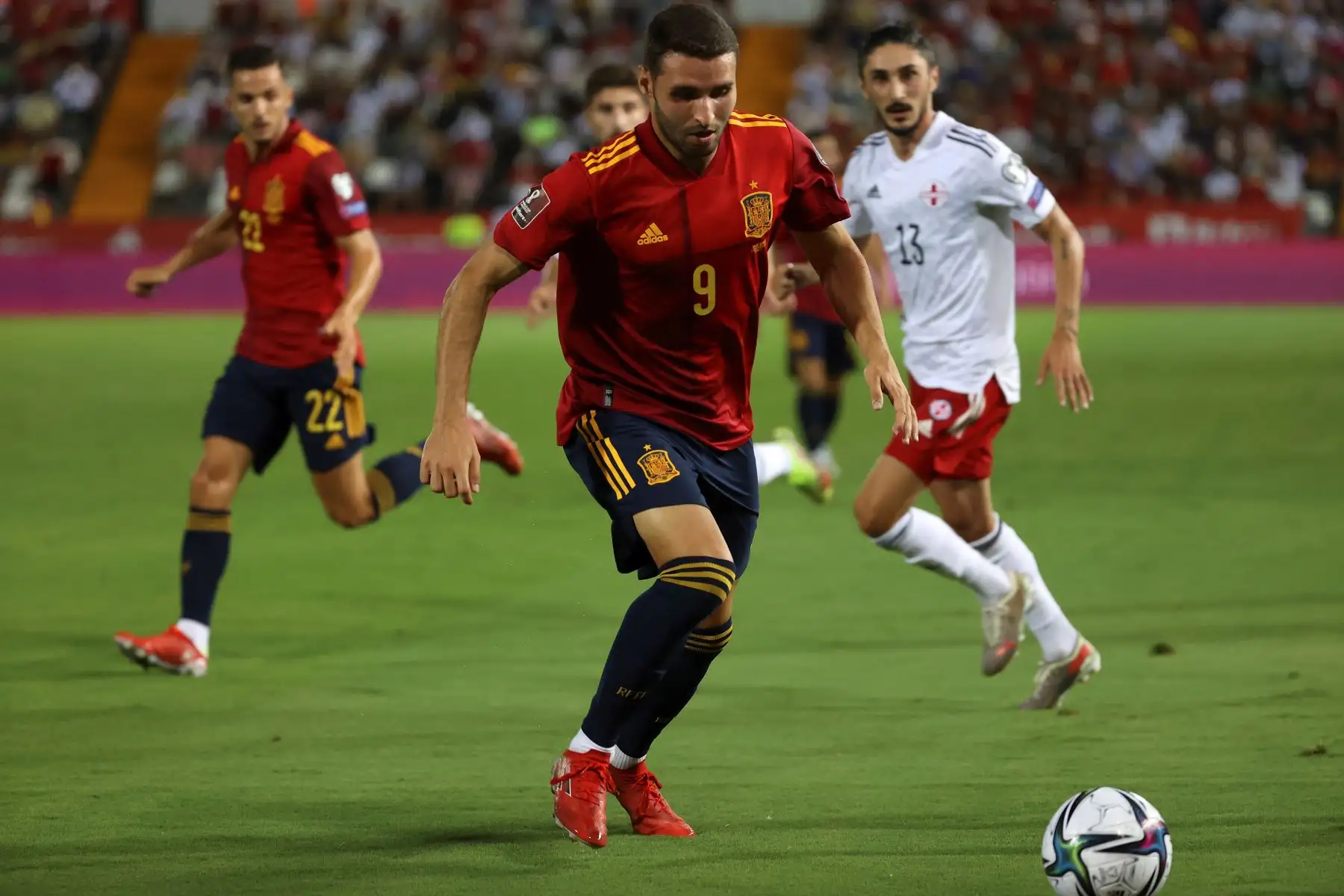 El delantero de la selección española Abel Ruiz en acción durante el partido clasificatorio ante Georgia para el Mundial Catar 2022. Foto: EFE