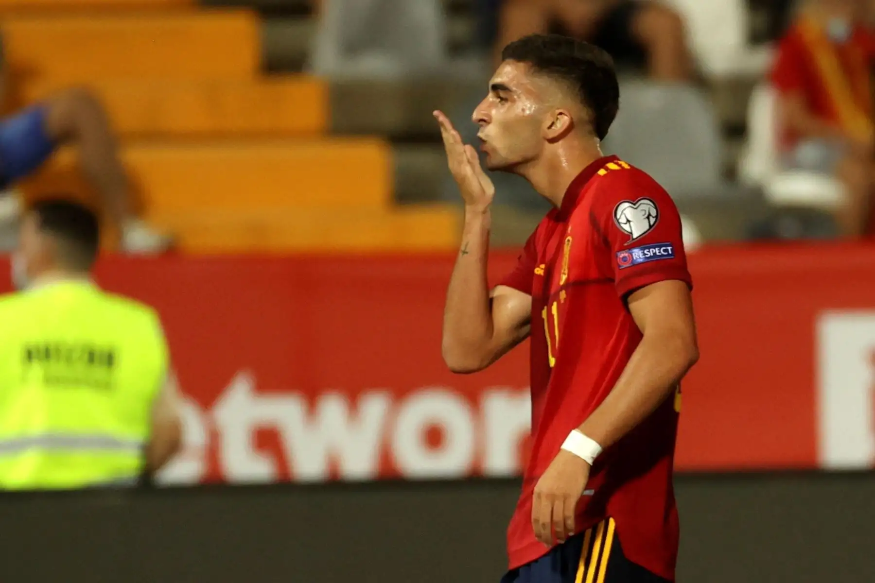 El delantero de la selección española de fútbol Ferrán Torres celebra tras marcar el tercer gol ante Georgia, durante el partido clasificatorio del Mundial Catar 2022. Foto: EFE