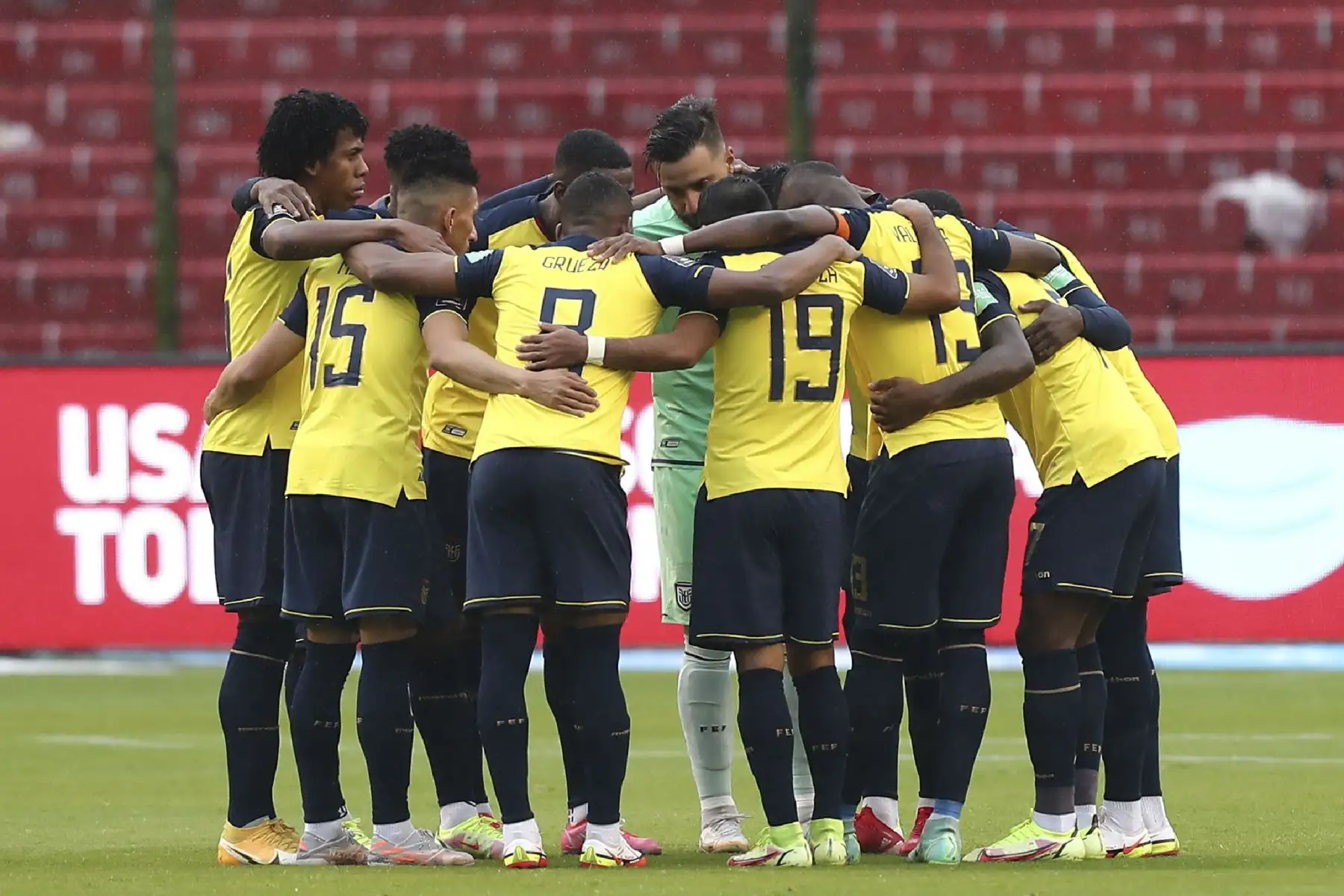 Los jugadores de la selección de fútbol de Ecuador son vistos antes de su partido de fútbol de clasificación sudamericano para la Copa Mundial de la FIFA Qatar 2022 contra Chile en el Estadio Rodrigo Paz Delgado en Quito el 5 de septiembre de 2021. Foto: AFP