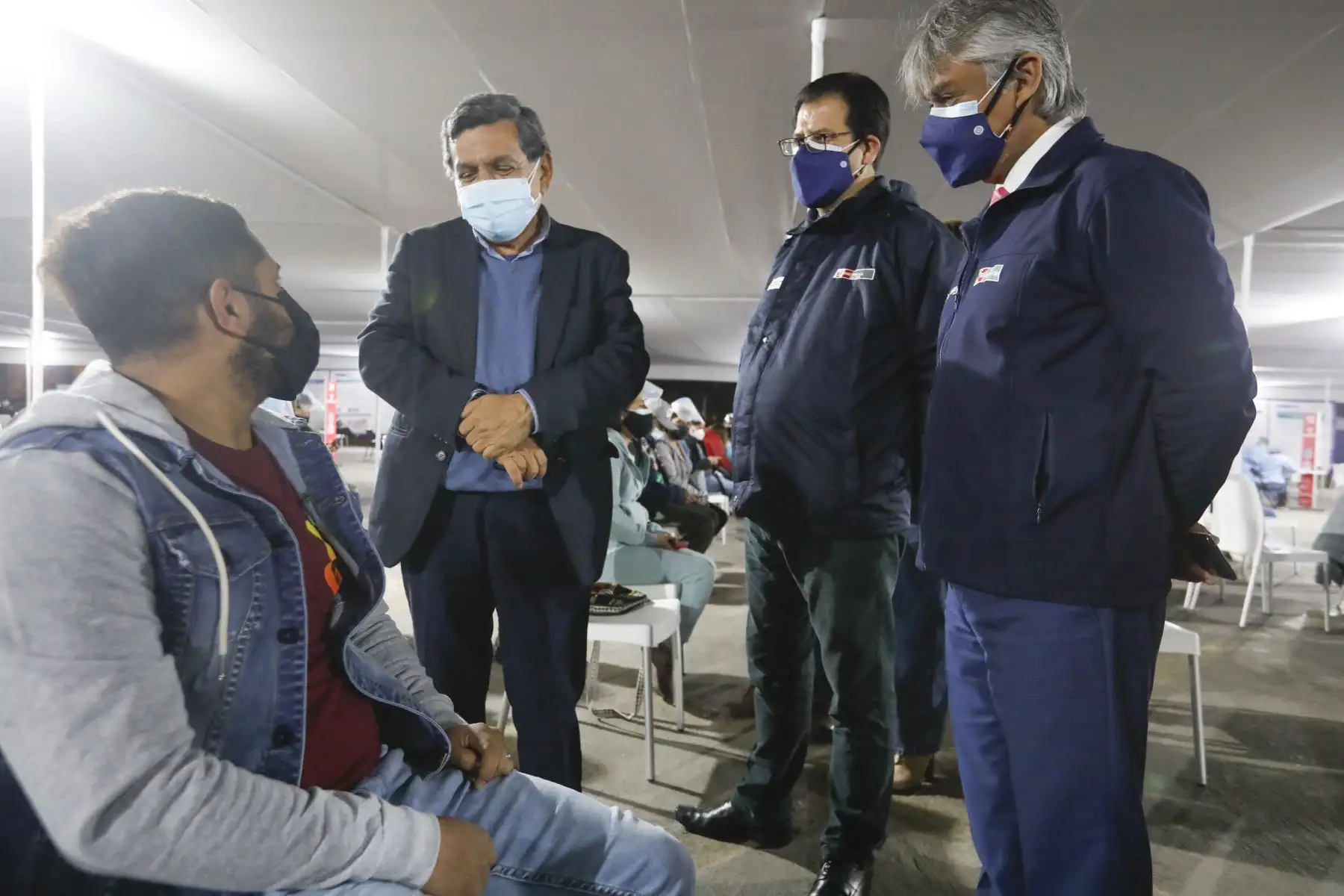 En el centro de vacunación del Parque de la Exposición, el ministro Cevallos participó del cierre del séptimo Vacunatón desarrollado en Lima Metropolitana y 12 regiones se aplicaron 601 747 dosis, superándose la meta establecida. Foto: ANDINA/Minsa