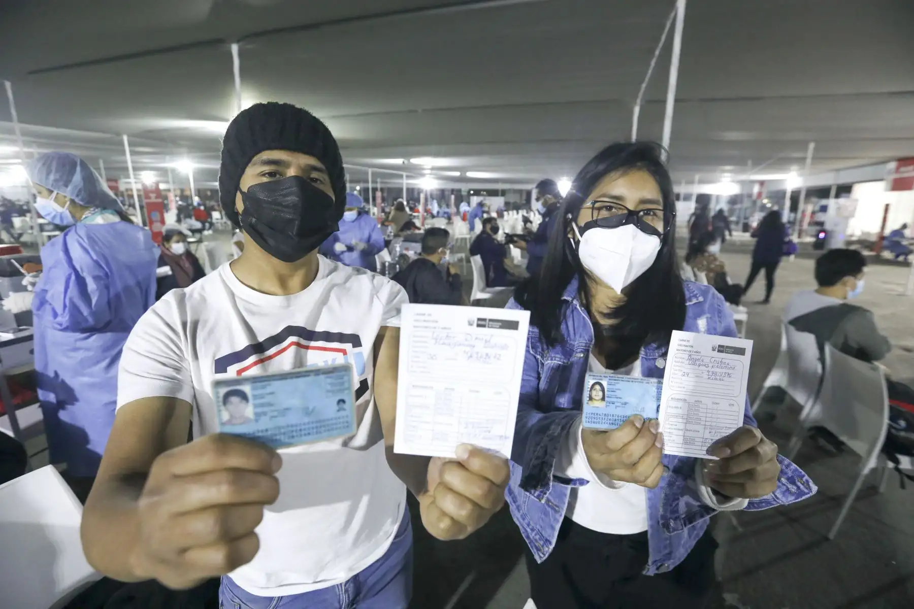 En el centro de vacunación del Parque de la Exposición, el ministro Cevallos participó del cierre del séptimo Vacunatón desarrollado en Lima Metropolitana y 12 regiones se aplicaron 601 747 dosis, superándose la meta establecida. Foto: ANDINA/Minsa