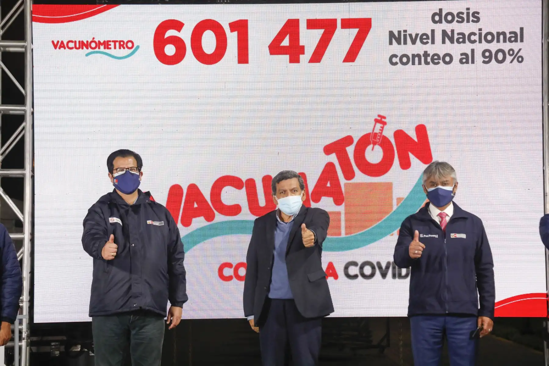 En el centro de vacunación del Parque de la Exposición, el ministro Cevallos participó del cierre del séptimo Vacunatón desarrollado en Lima Metropolitana y 12 regiones se aplicaron 601 747 dosis, superándose la meta establecida. Foto: ANDINA/Minsa