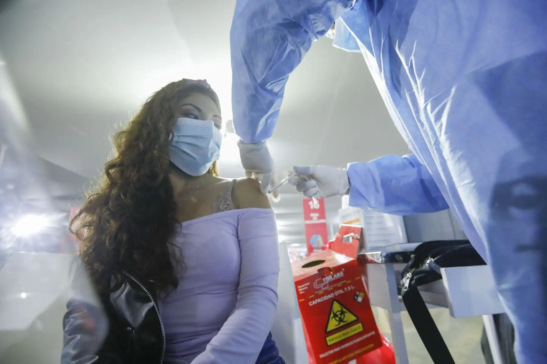 En el centro de vacunación del Parque de la Exposición, el ministro Cevallos participó del cierre del séptimo Vacunatón desarrollado en Lima Metropolitana y 12 regiones se aplicaron 601 747 dosis, superándose la meta establecida. Foto: ANDINA/Minsa