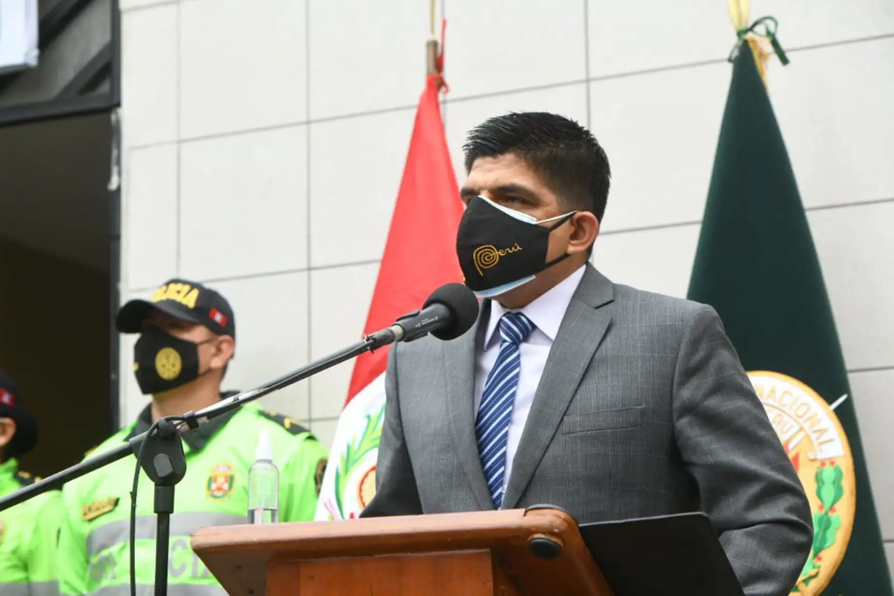 El Ministro del Interior, Juan Carrasco y el alcalde de Municipalidad de Miraflores, Luis Molina Arles, inauguran cámara Gesell en la comisaría de Miraflores que permitirá mejorar el acceso a la justicia de las víctimas de violencia familiar, psicológica y sexual.
Foto:MininterPeru