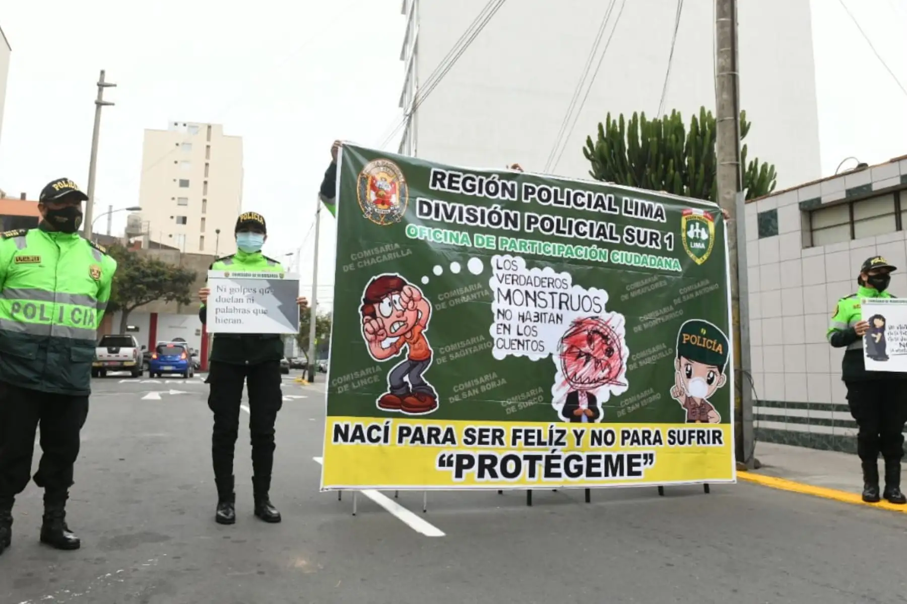 El Ministro del Interior, Juan Carrasco y el alcalde de Municipalidad de Miraflores, Luis Molina Arles, inauguran cámara Gesell en la comisaría de Miraflores que permitirá mejorar el acceso a la justicia de las víctimas de violencia familiar, psicológica y sexual.
Foto:MininterPeru