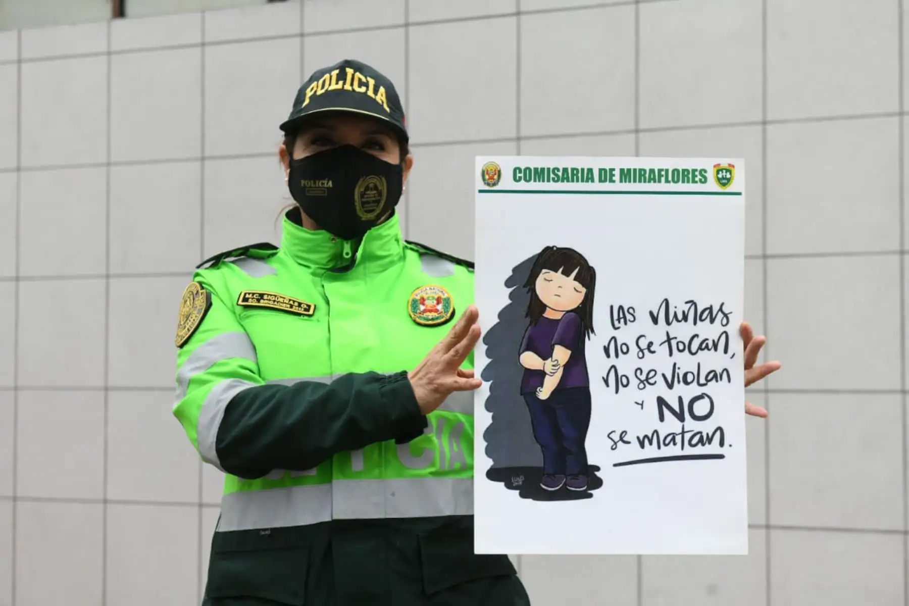 El Ministro del Interior, Juan Carrasco y el alcalde de Municipalidad de Miraflores, Luis Molina Arles, inauguran cámara Gesell en la comisaría de Miraflores que permitirá mejorar el acceso a la justicia de las víctimas de violencia familiar, psicológica y sexual.
Foto: Mininter
