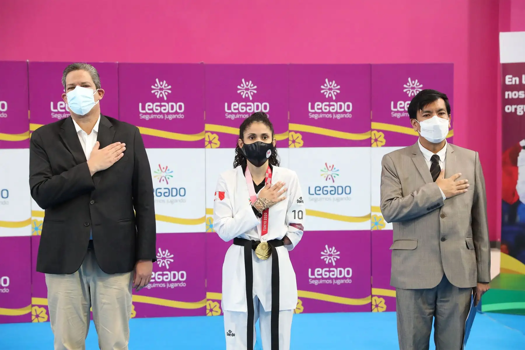 Proyecto Legado y Federación de Taekwondo reconocen triunfo de Angélica Espinoza en Tokio 2020. En la ceremonia también participó el ministro de Educación Juan Cadillo.
Foto: ANDINA/ Andrés Valle
