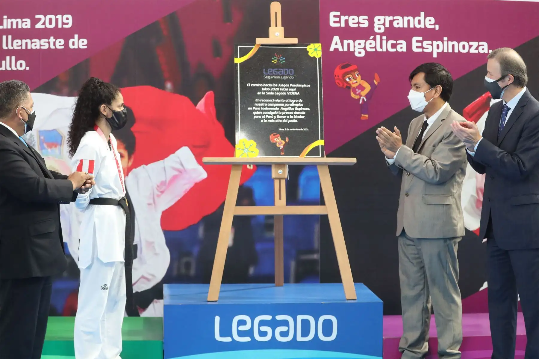 Proyecto Legado y Federación de Taekwondo reconocen triunfo de Angélica Espinoza en Tokio 2020. En la ceremonia también participó el ministro de Educación Juan Cadillo.
Foto: ANDINA/ Andrés Valle