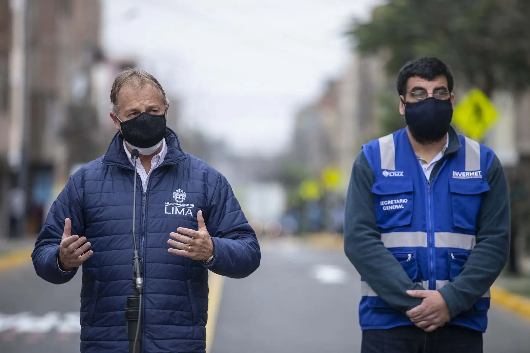 El alcalde de Lima, Jorge Muñoz, visitó el asentamiento humano 1 de Octubre en el Cercado de Lima para entregar el mobiliario urbano, pistas, veredas y áreas verdes que fueron renovadas a través de Invermet. 
Foto: Municipalidad de Lima
