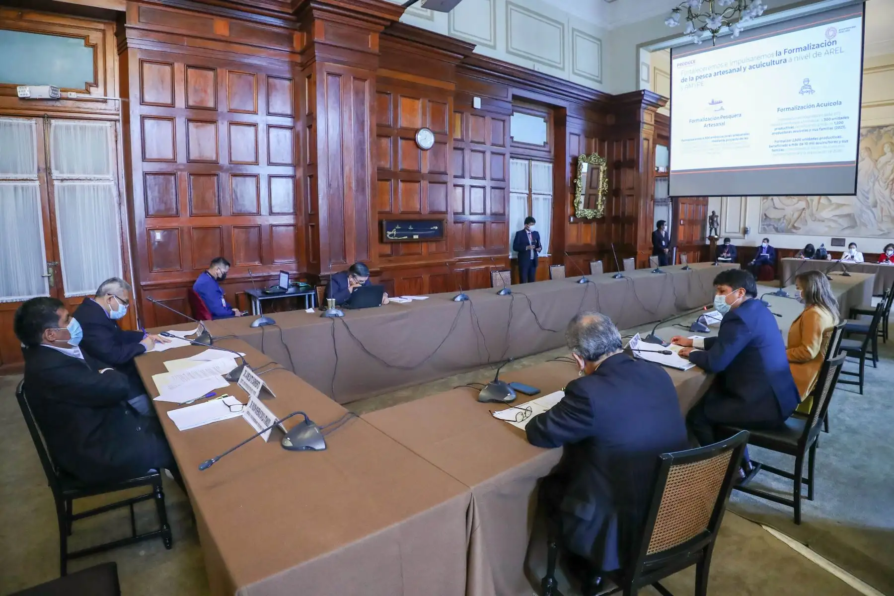 Ministro de la Producción se presenta ante la Comisión de Producción, para explicar las políticas públicas y medidas que implementará el sector a su cargo. Foto: ANDINA/Congreso