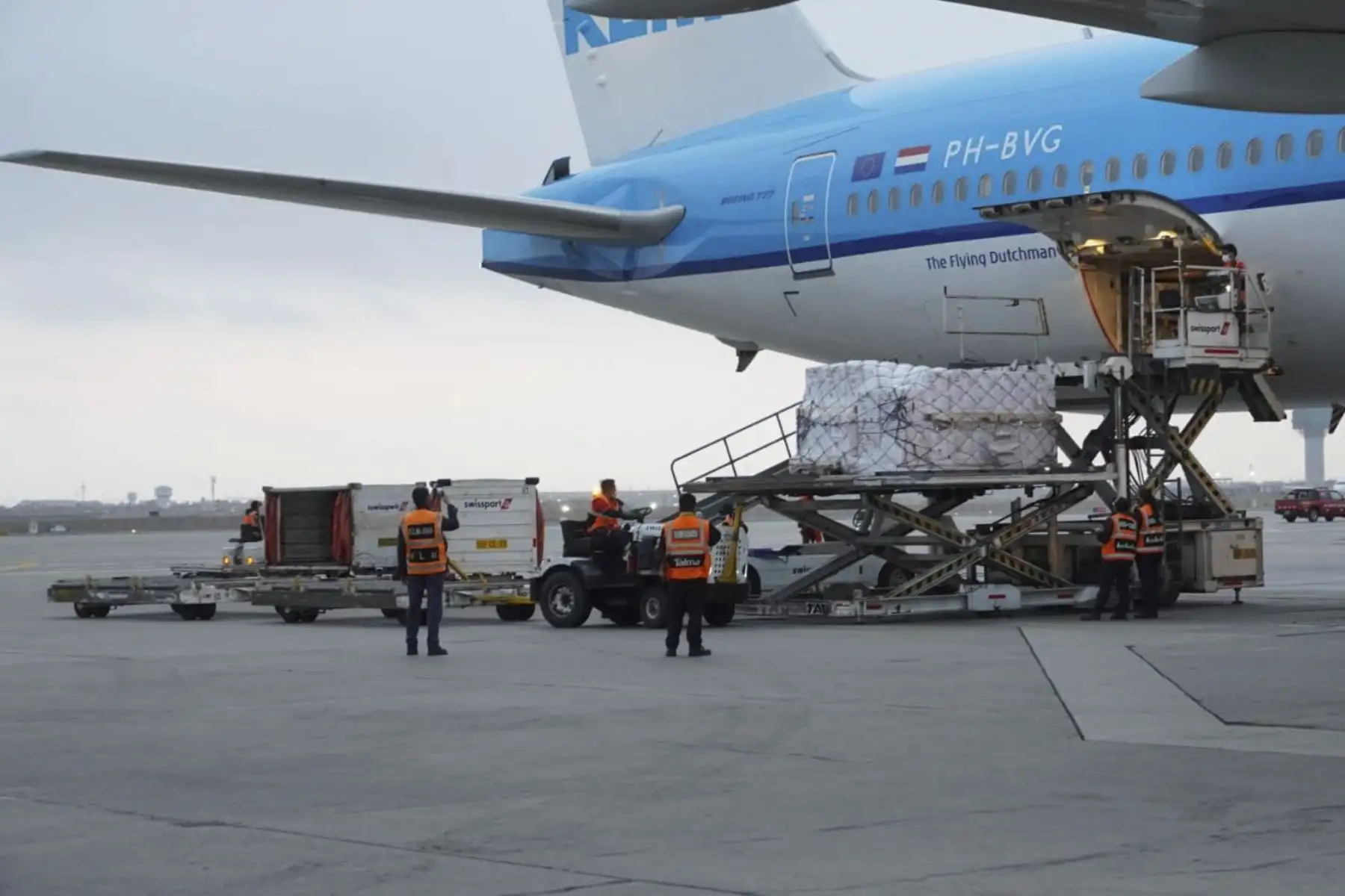 Un nuevo lote de vacunas contra la Covid 19 llegó al Perú. Alrededor de 13 000 000 de dosis fabricadas por Pfizer, Sinopharm y AstraZeneca llegarán en el mes de Setiembre a nuestro país, estas vacunas permitirán que se siga  avanzando en la protección de los ciudadanos de todo el país contra el coronavirus. Foto: ANDINA/Minsa