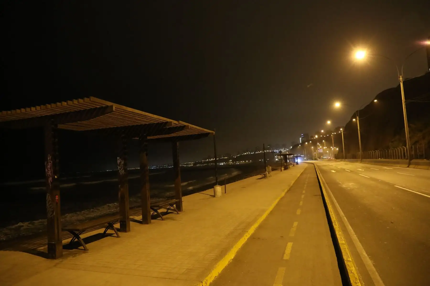 Desde este lunes 6 de setiembre, el toque de queda en Lima Metropolitana y Callao inicia desde la 01:00 a.m. hasta las 4:00 a.m., según Decreto Supremo publicado este sábado por el Ejecutivo. Foto: ANDINA/Carla Patiño Ramírez
