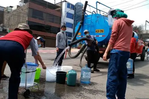 Es importante almacenar correctamente el agua durante estos días de corte de servicio. Foto: ANDINA/Sunass