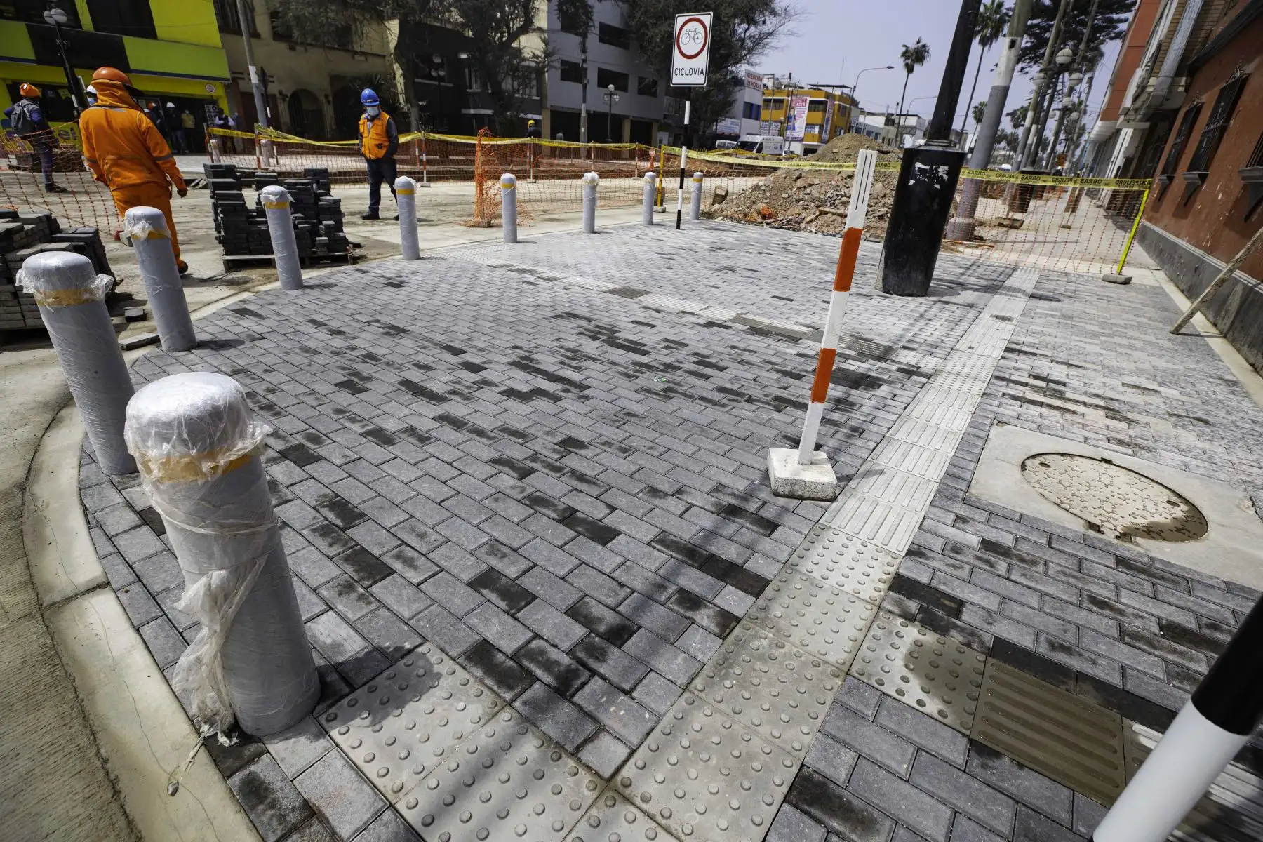Jorge Muñoz Alcalde de la Municipalidad de Lima, supervisa avance de las obras de mejoramiento de la Av. Defensores del Morro en Chorrillos.
Foto: ANDINA/Municipalidad de Lima Jorge Muñoz Alcalde de la Municipalidad de Lima, supervisa avance de las obras de mejoramiento de la Av. Defensores del Morro en Chorrillos.
Foto: ANDINA/Municipalidad de Lima