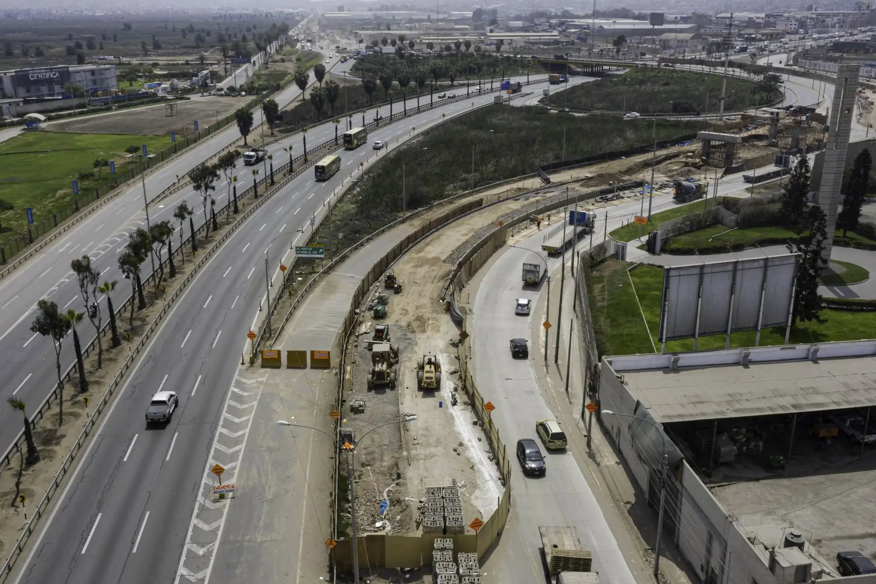 Jorge Muñoz Alcalde de la Municipalidad de Lima, supervisa avance de las obras de mejoramiento de la Av. Defensores del Morro en Chorrillo.
Foto: ANDINA/Municipalidad de Lima Jorge Muñoz Alcalde de la Municipalidad de Lima, supervisa avance de las obras de mejoramiento de la Av. Defensores del Morro en Chorrillo.
Foto: ANDINA/Municipalidad de Lima