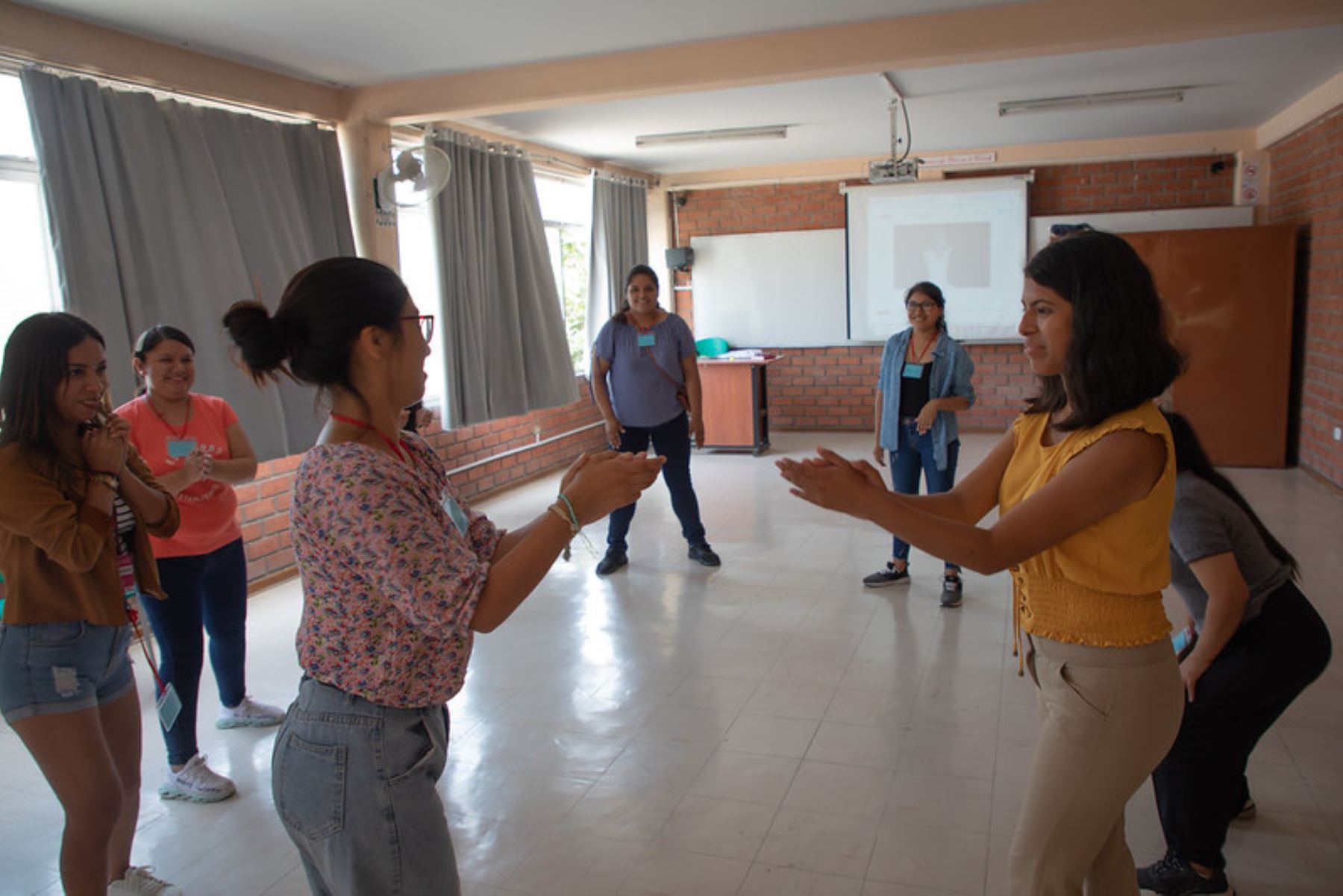 Los jóvenes voluntarios son proactivos y poseen una motivación desinteresada e intrínseca por practicar el bien común. Foto: Cortesía/Andina.