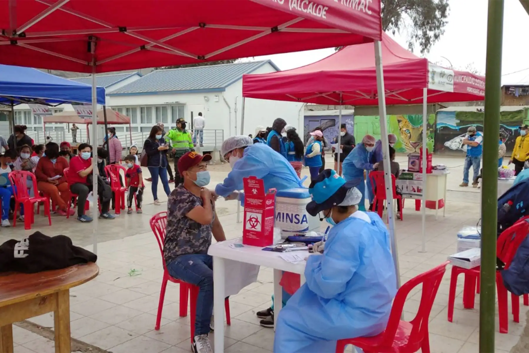 A través de los gestores interculturales se reforzó difusión sobre la importancia de ser vacunados y continuar con las medidas de prevención. Foto: Mincul