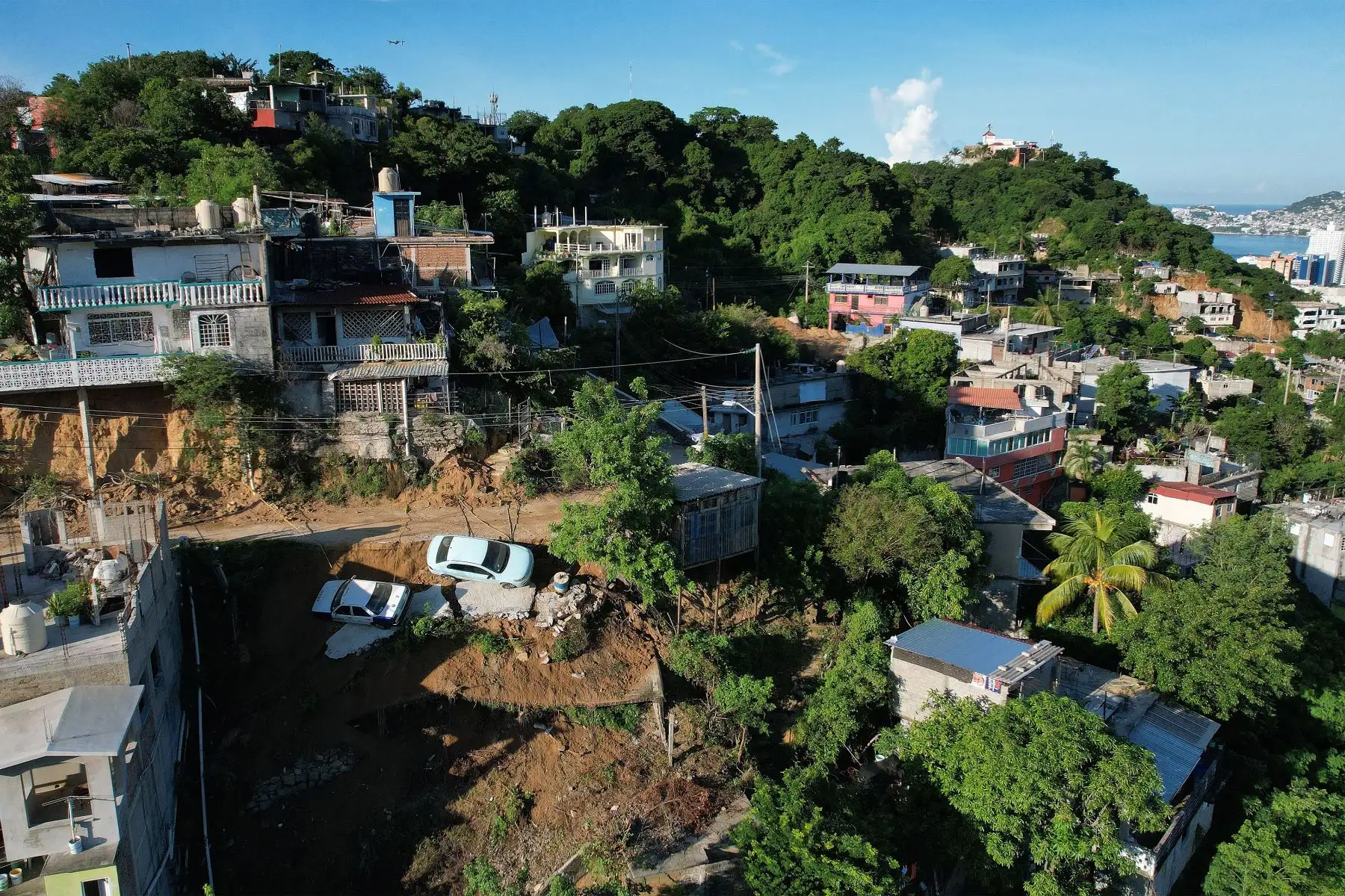 Fotografía tomada con dron que muestra una zona afectada por el sismo , en el balneario de Acapulco en el estado de Guerrero, en México. 
Foto: EFE