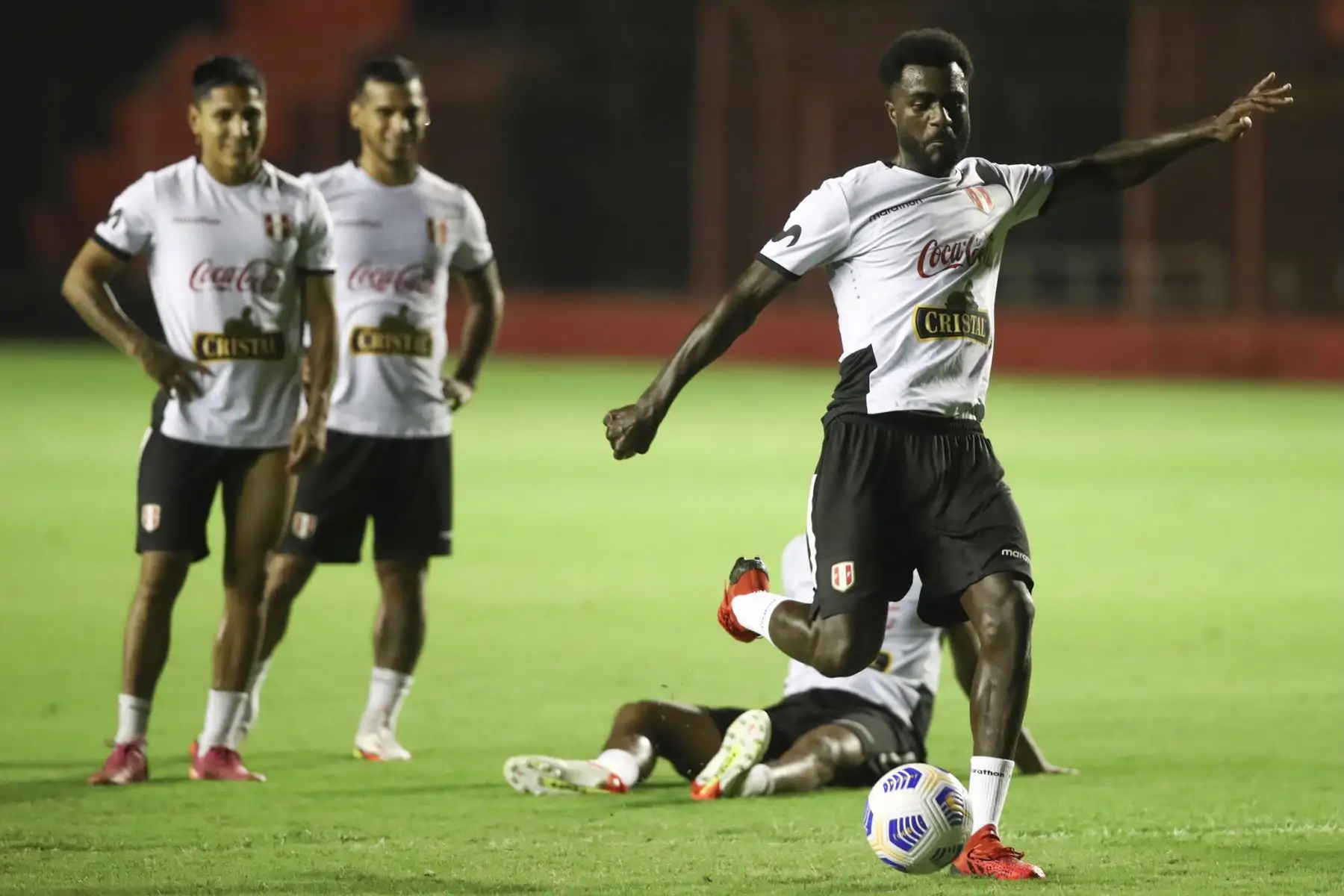 Christian Ramos de la Selección peruana realiza sus entrenamientos en Recife previo a su encuentro contra Brasil por las Eliminatorias Catar 2022. Foto: FPF