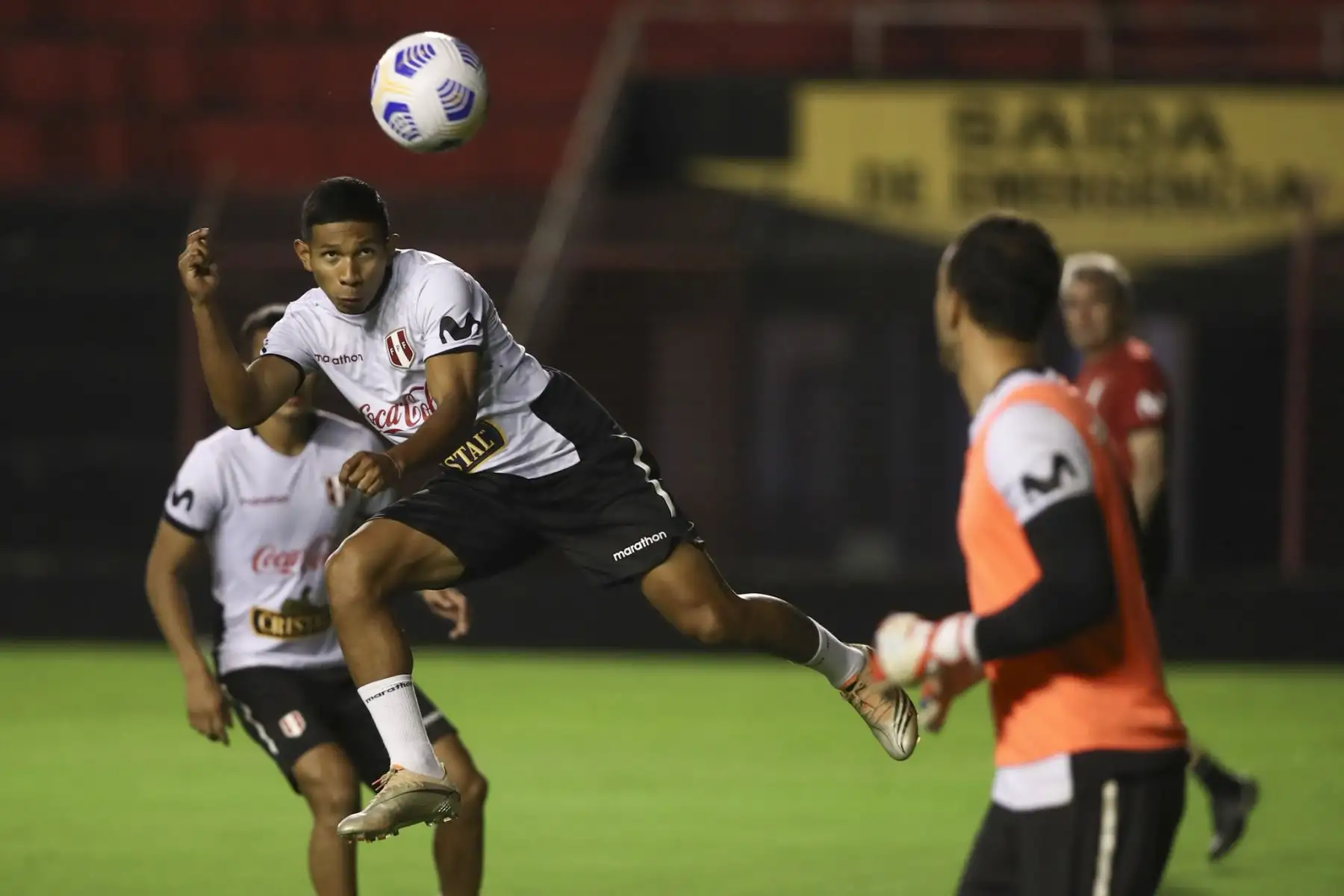 Edison Flores de la Selección peruana realiza sus entrenamientos en Recife previo a su encuentro contra Brasil por las Eliminatorias Catar 2022. Foto: FPF